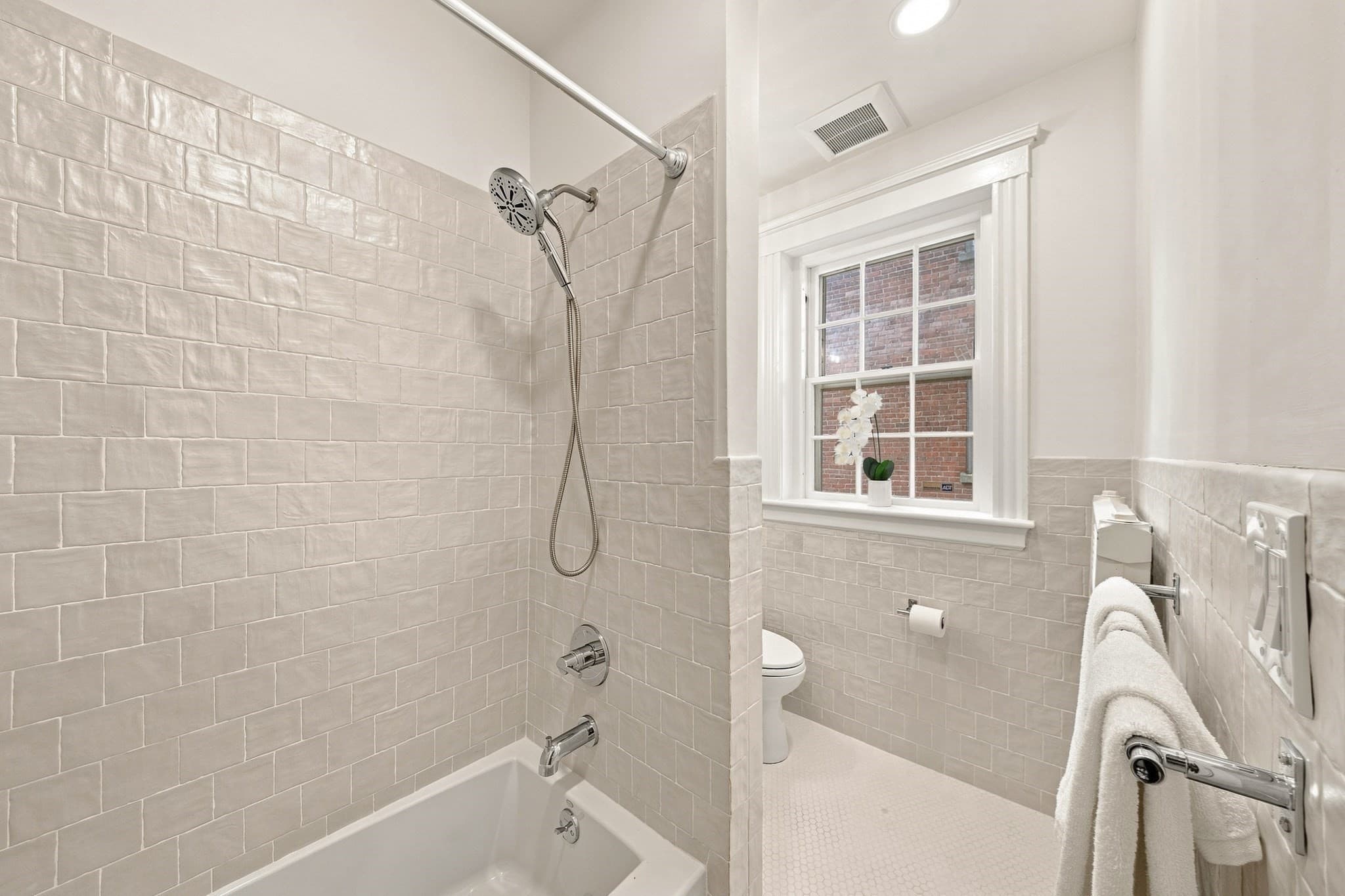 Condominium at 43 Linnaean # 2A, Cambridge MA 02138, Cambridge, photo 16 of 40
