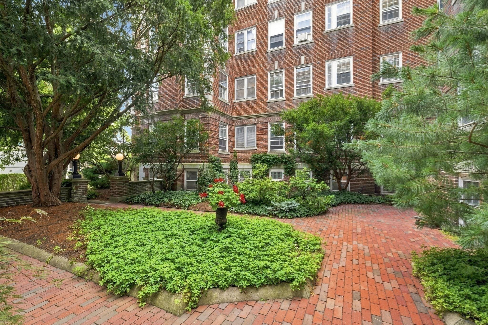 Condominium at 43 Linnaean # 2A, Cambridge MA 02138, Cambridge, photo 36 of 40