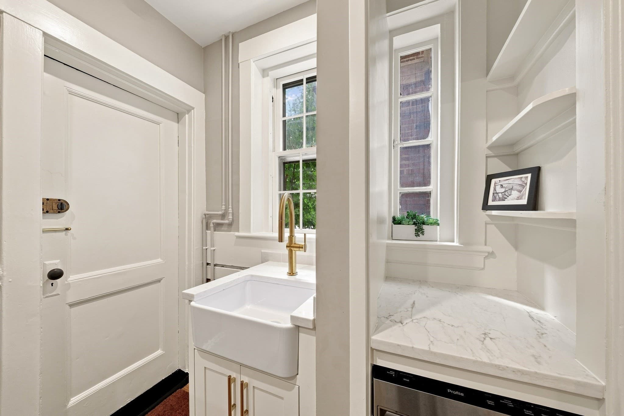 Condominium at 43 Linnaean # 2A, Cambridge MA 02138, Cambridge, photo 24 of 40