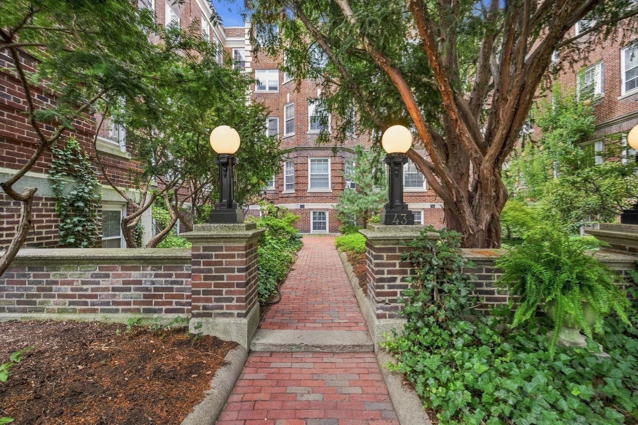 Condominium at 43 Linnaean # 2A, Cambridge MA 02138, Cambridge, photo 35 of 40