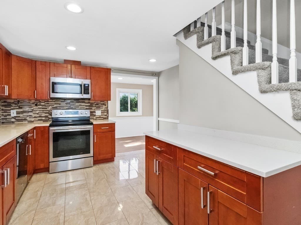 Single Family Residence at 81 Wetherbee Road, Waltham MA 02453, Waltham, photo 6 of 42