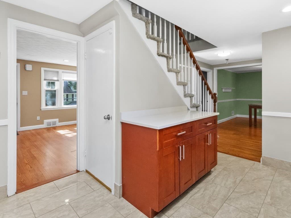 Single Family Residence at 81 Wetherbee Road, Waltham MA 02453, Waltham, photo 7 of 42
