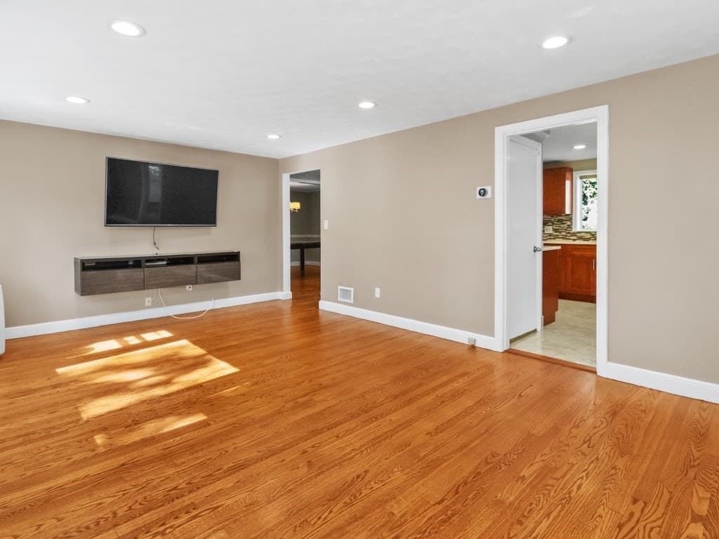 Single Family Residence at 81 Wetherbee Road, Waltham MA 02453, Waltham, photo 11 of 42
