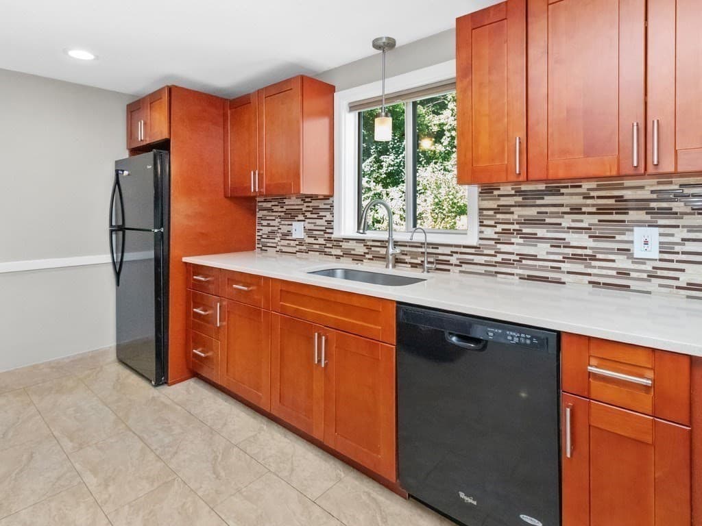 Single Family Residence at 81 Wetherbee Road, Waltham MA 02453, Waltham, photo 8 of 42