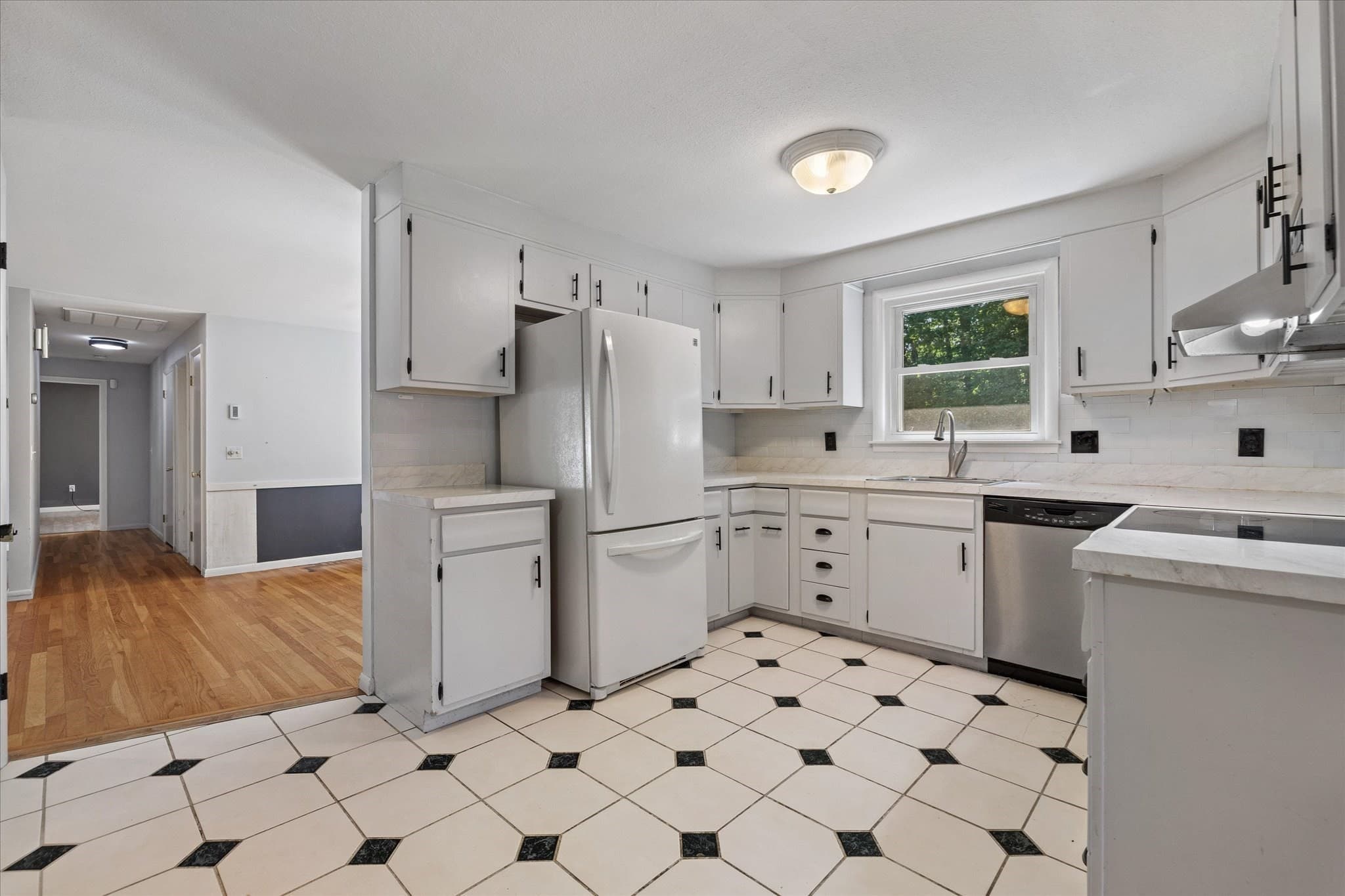 Single Family Residence at 36 Barry Rd, Worcester MA 01609, Worcester, photo 13 of 35