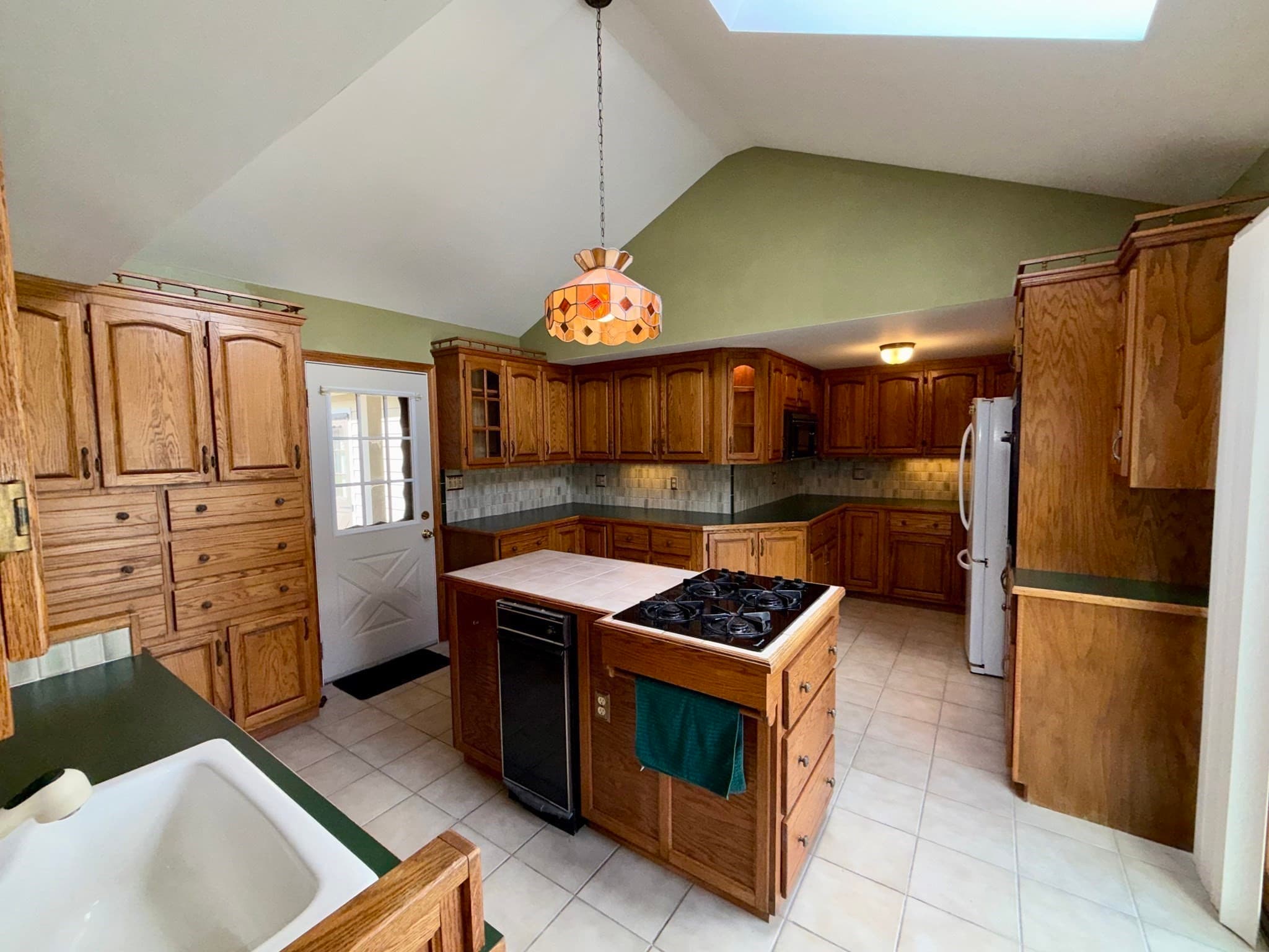 Single Family Residence at 158 Vermont Ave, Somerset MA 02726, Somerset, photo 8 of 35
