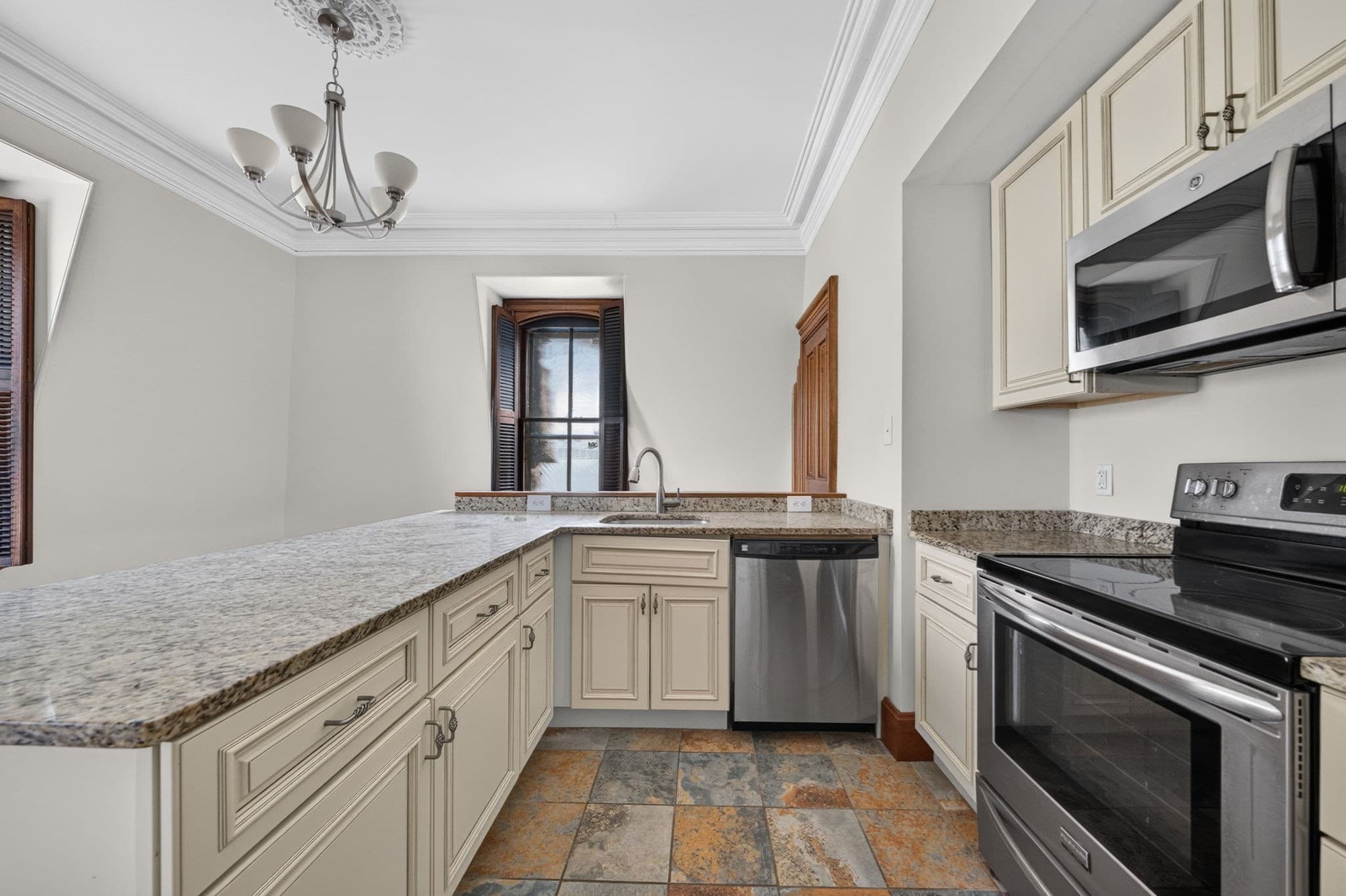 Condominium at 533 Locust St # 7, Fall River MA 02720, Fall River, photo 13 of 18