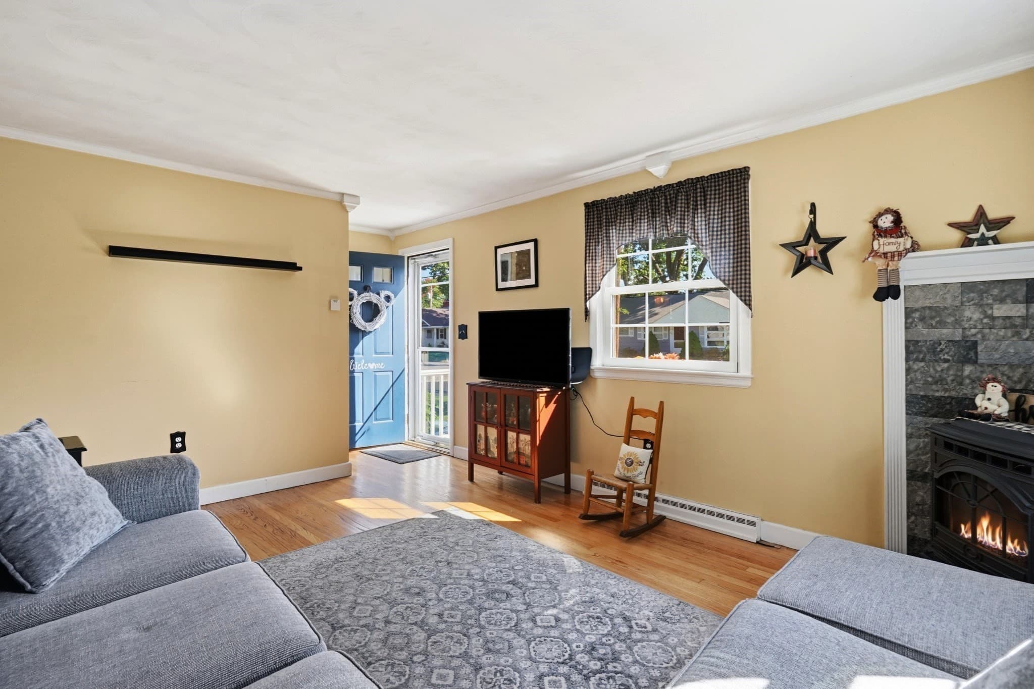 Single Family Residence at 220 Williams St, Cumberland RI 02864, Cumberland, photo 5 of 30