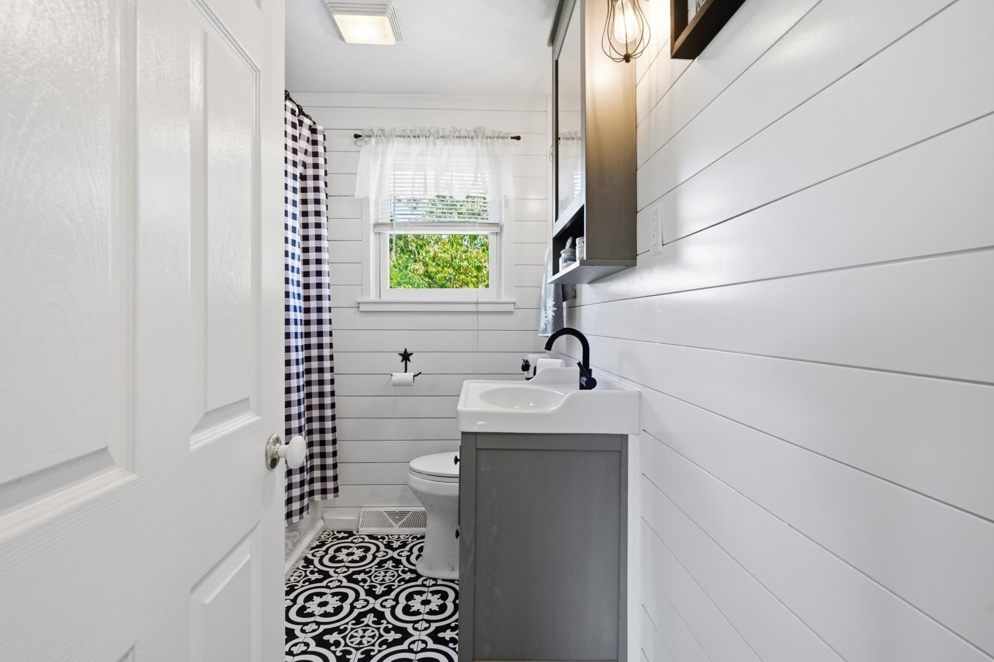 Single Family Residence at 220 Williams St, Cumberland RI 02864, Cumberland, photo 10 of 30
