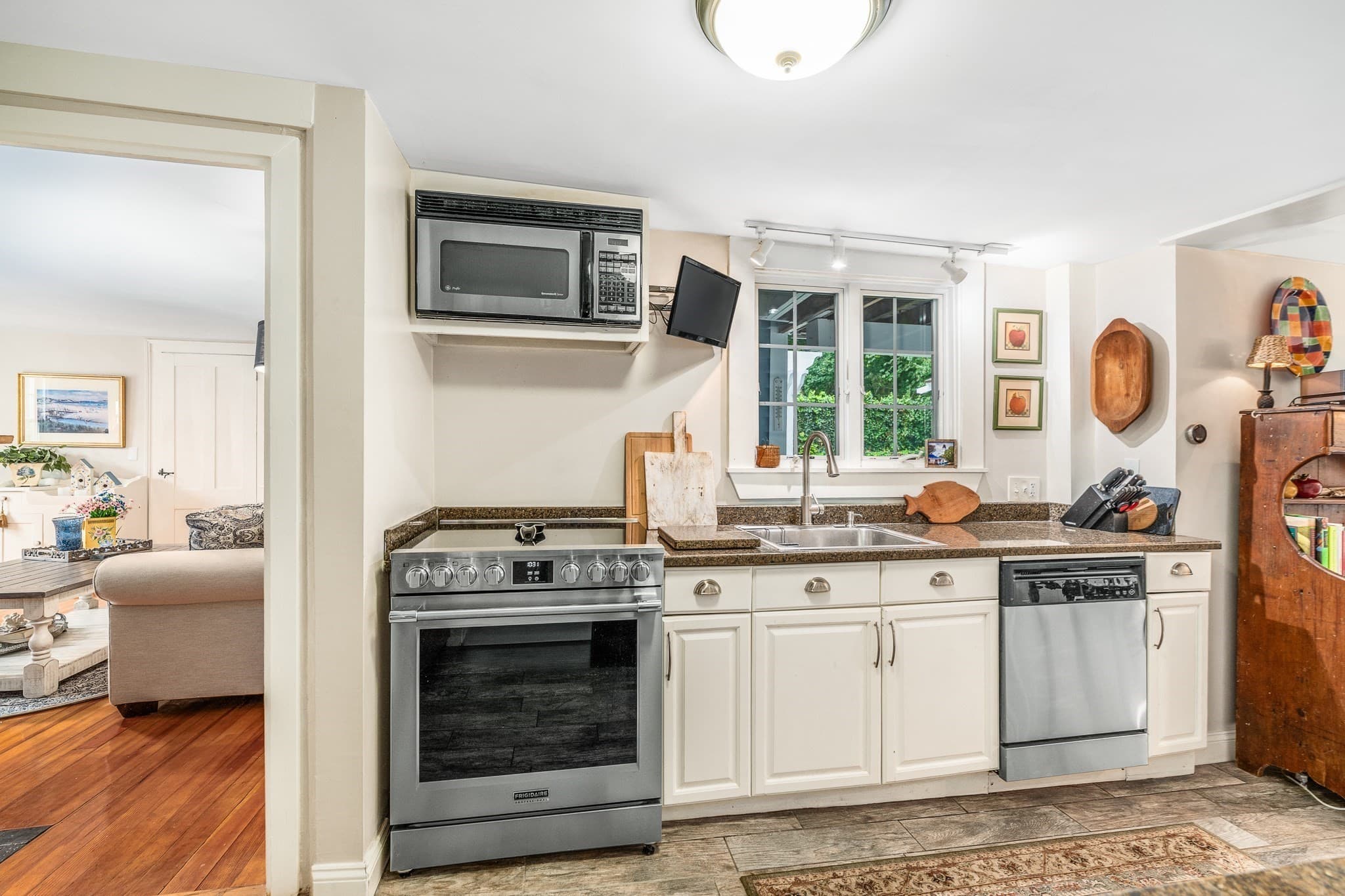 2 Family - 2 Units Up/Down at 4 South St, Rockport MA 01966, photo 11 of 41