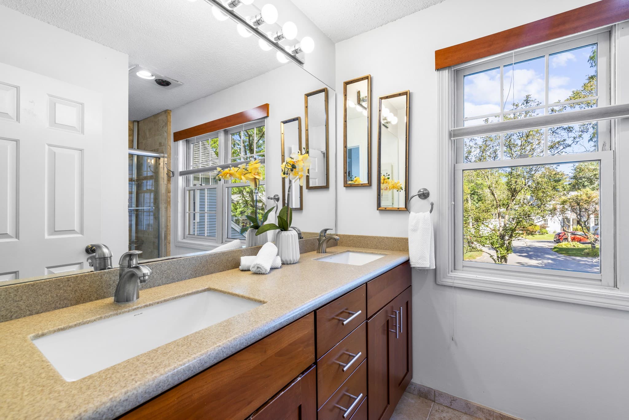 Condominium at 21 Treetop Ct # 21, Burlington MA 01803, Burlington, photo 19 of 39