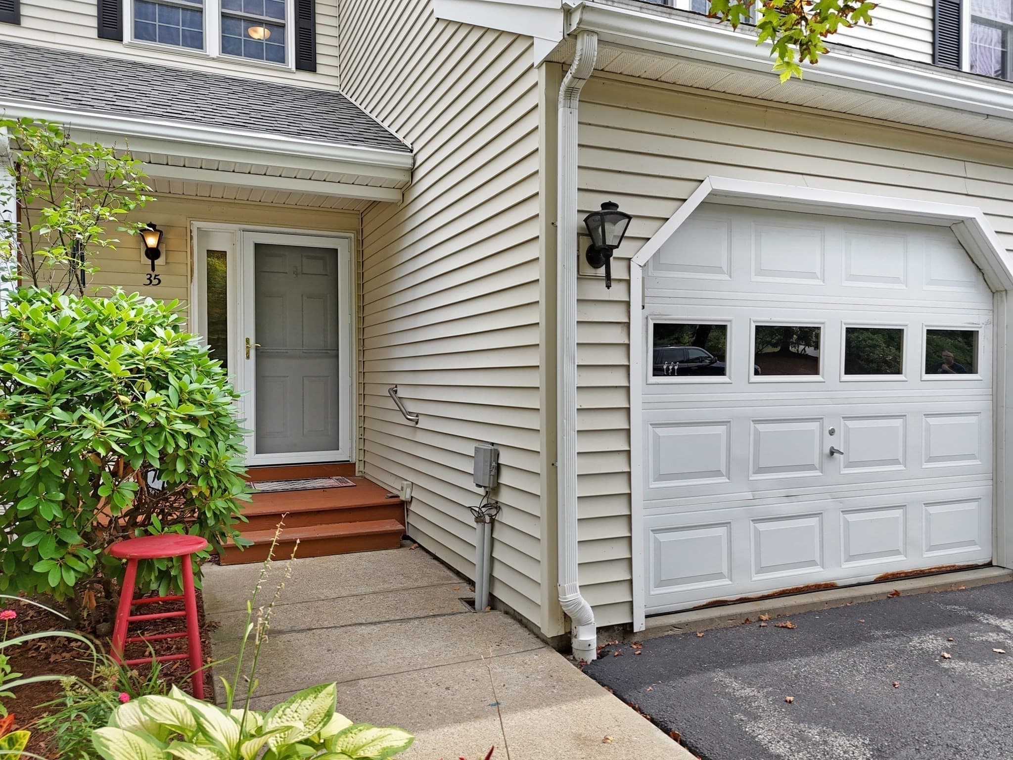 Condominium at 35 Belgian Ln # 35, Leominster MA 01453, Leominster, photo 2 of 34