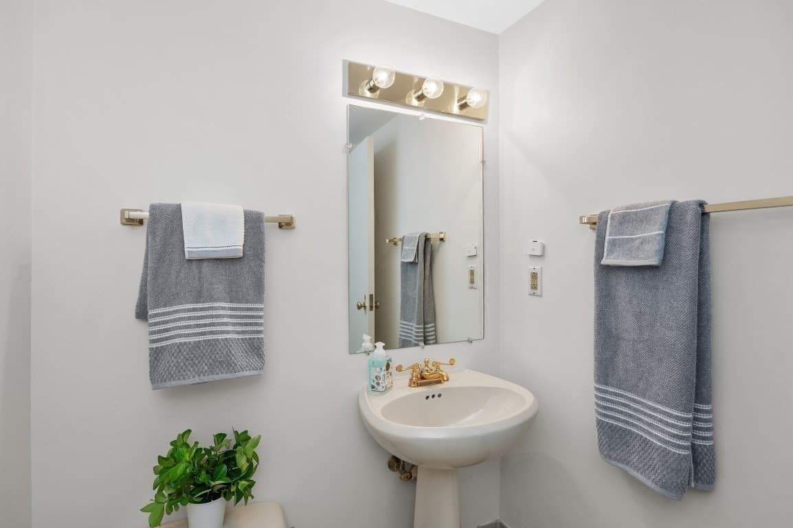 Condominium at 20 Rowes Wharf, Boston MA 02110, photo 13 of 29