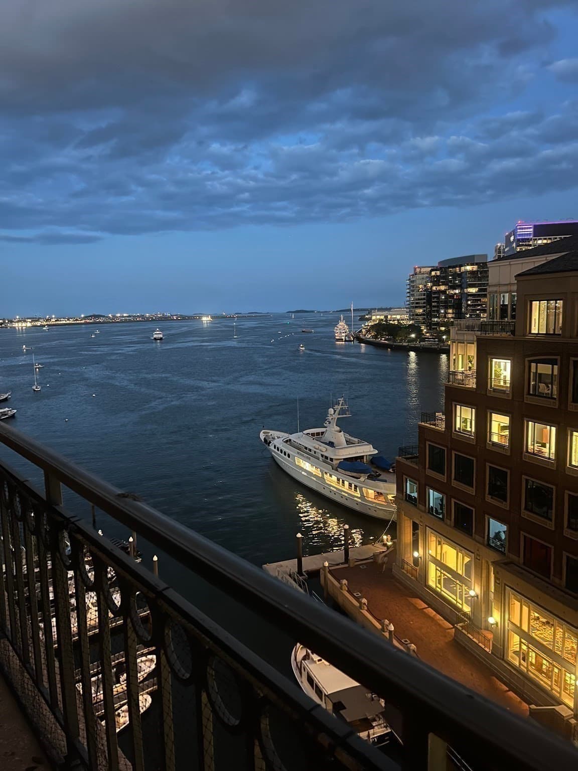 Condominium at 20 Rowes Wharf, Boston MA 02110, photo 16 of 29