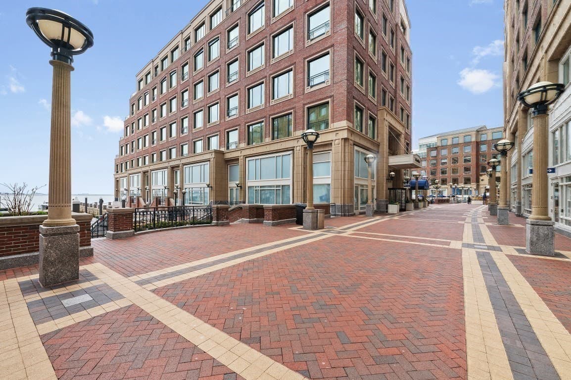 Condominium at 20 Rowes Wharf, Boston MA 02110, photo 24 of 29