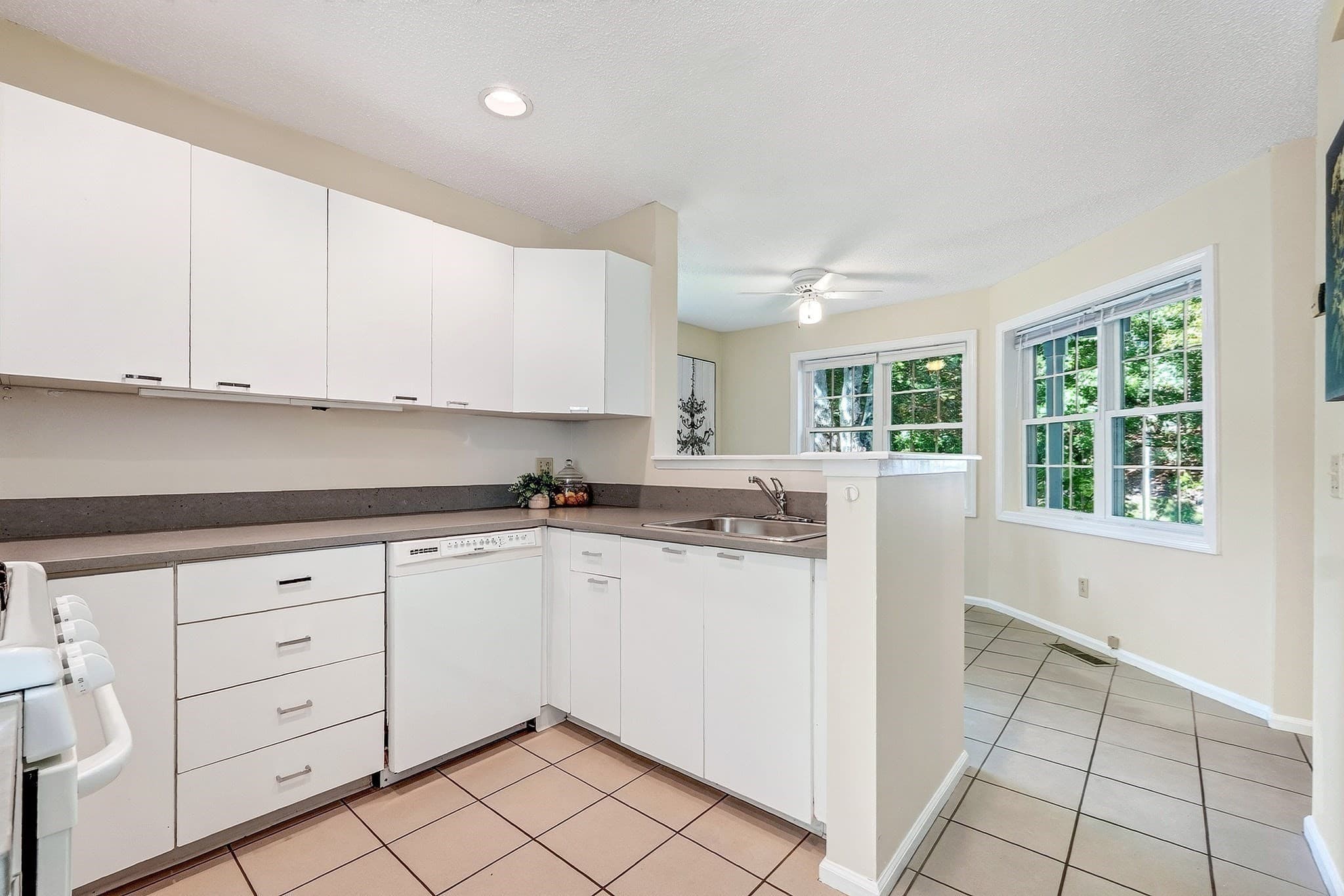 Condominium at 18 Knollwood Court # 18, Burlington MA 01803, Burlington, photo 6 of 27