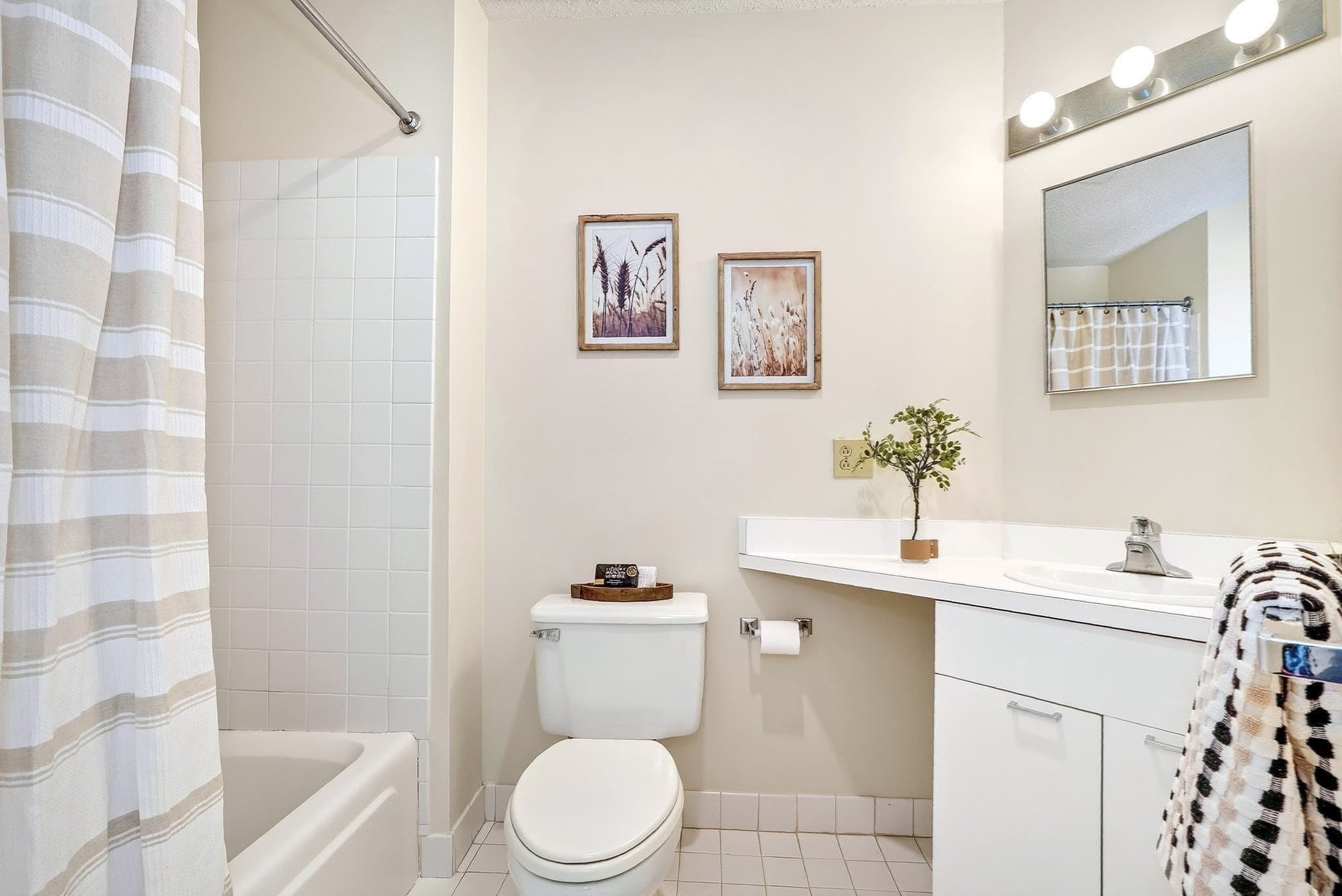 Condominium at 18 Knollwood Court # 18, Burlington MA 01803, Burlington, photo 16 of 27