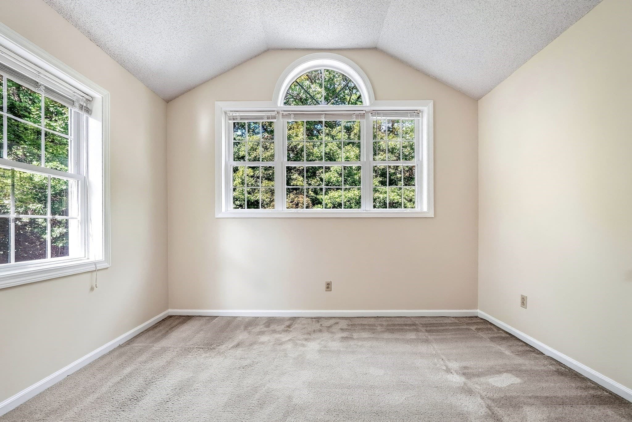Condominium at 18 Knollwood Court # 18, Burlington MA 01803, Burlington, photo 14 of 27
