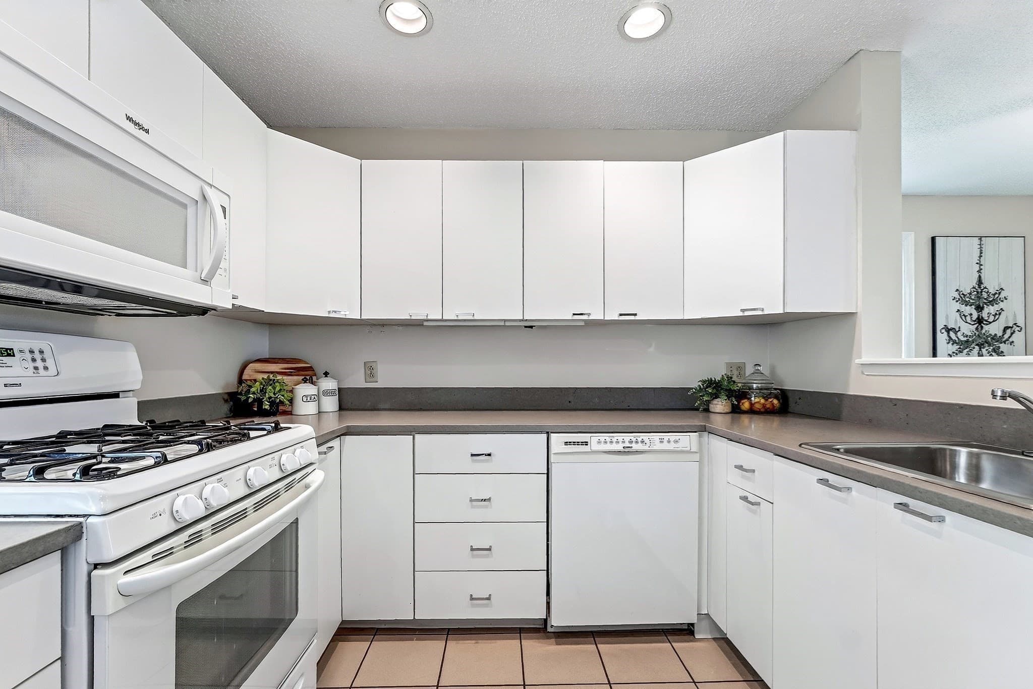 Condominium at 18 Knollwood Court # 18, Burlington MA 01803, Burlington, photo 8 of 27