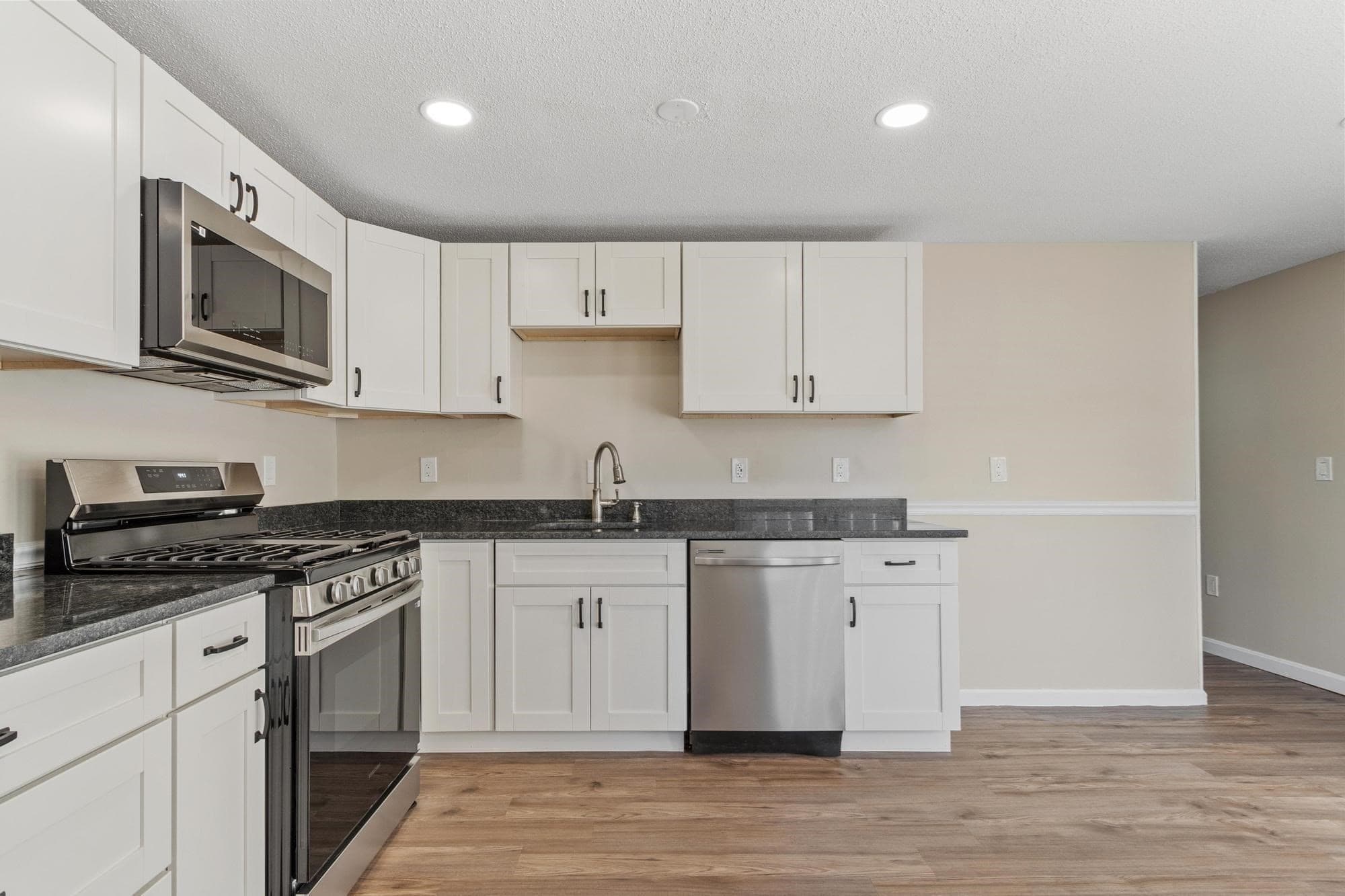 Condex at 94 Mablin # 94, North Andover MA 01845, North Andover, photo 6 of 37