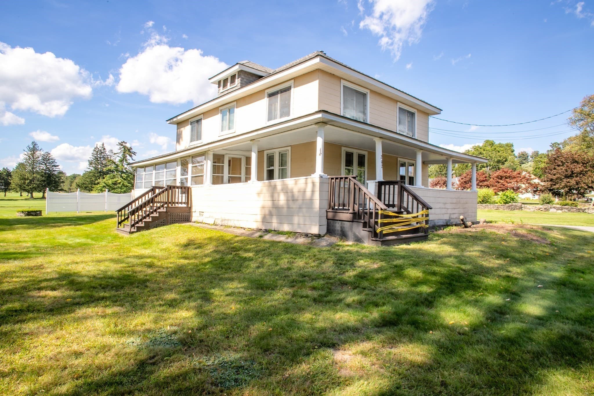 202 Pierce St, Leominster MA 01453