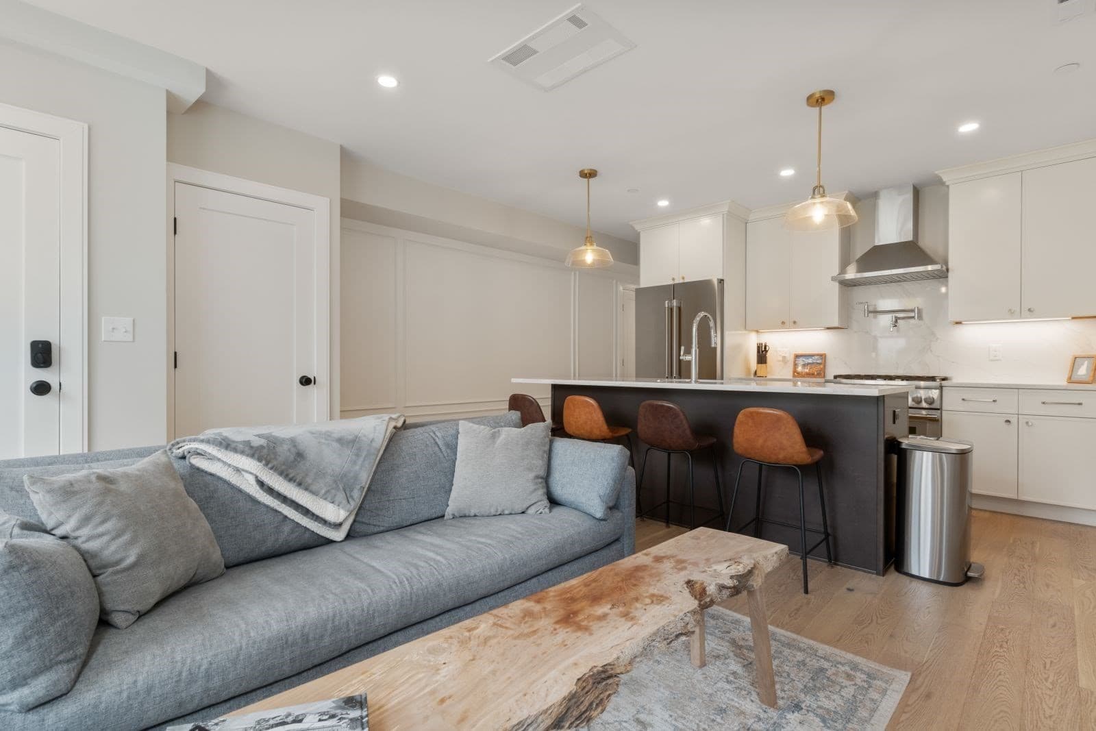 Condominium at 220 Bowen Street # 1, Boston MA 02127, Boston, photo 2 of 13