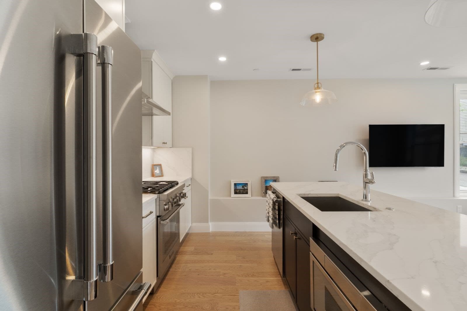 Condominium at 220 Bowen Street # 1, Boston MA 02127, Boston, photo 6 of 13