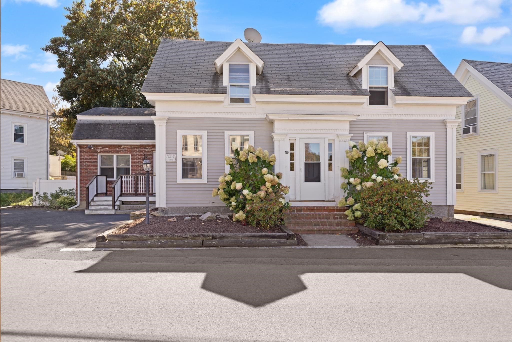 Single Family Residence at 19 Highland St, Gloucester MA 01930, Gloucester, photo 5 of 40