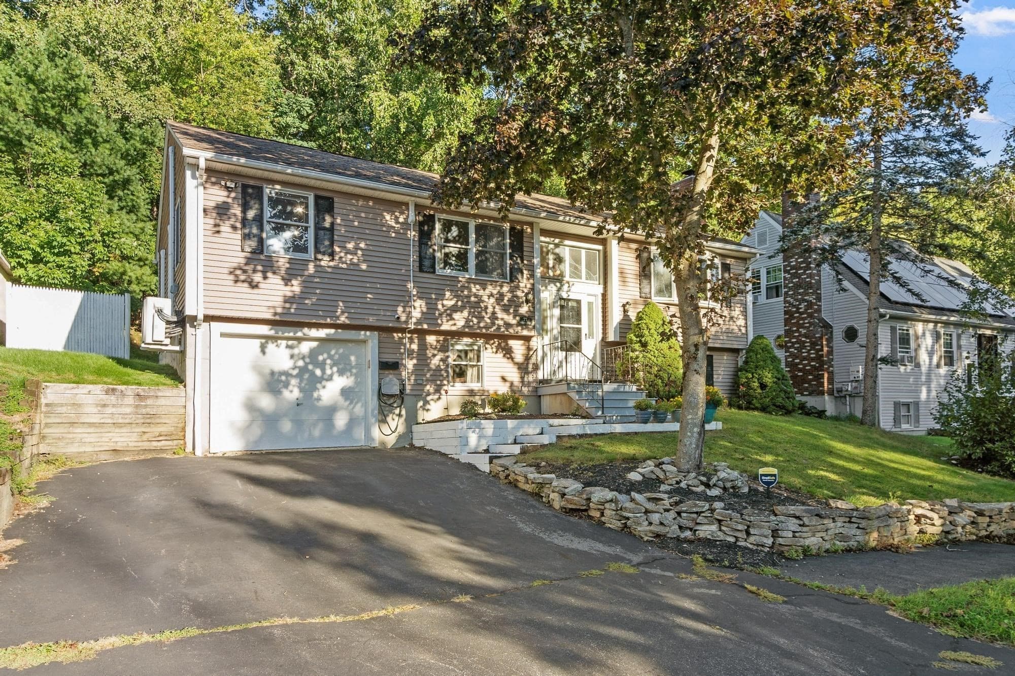 Single Family Residence at 77 Darnell Road, Worcester MA 01606, Worcester, photo 2 of 38
