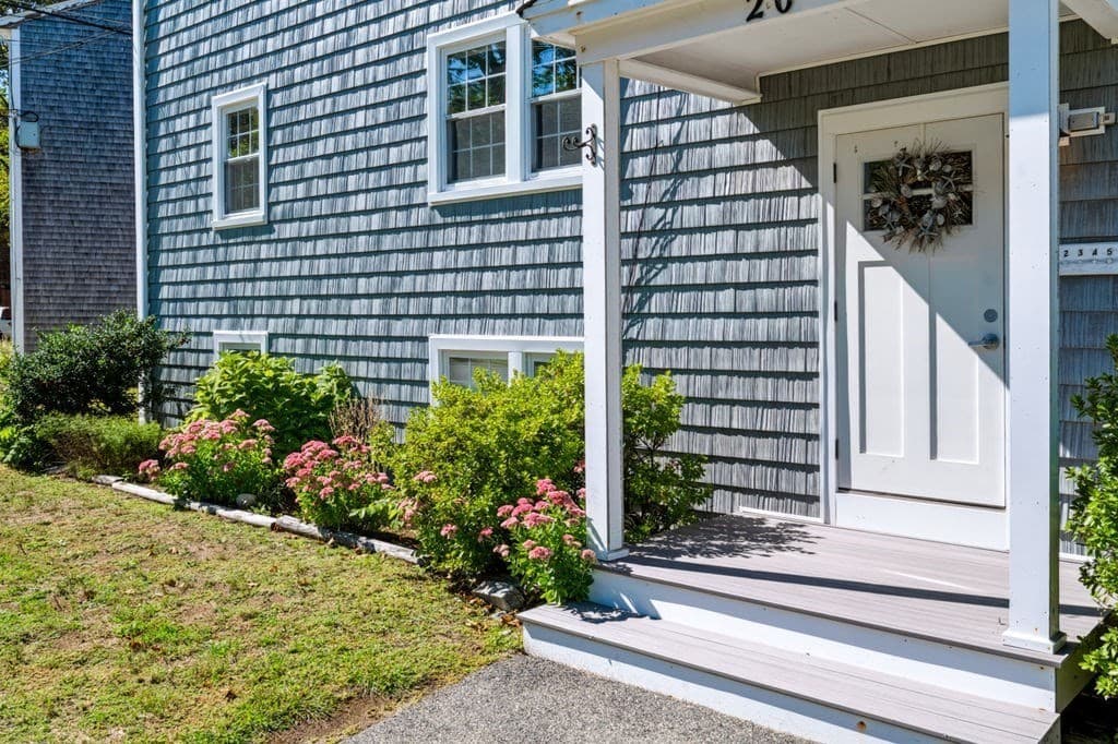 Condominium at 20 Beacon Ave # 3, Newburyport MA 01950, Newburyport, photo 3 of 26
