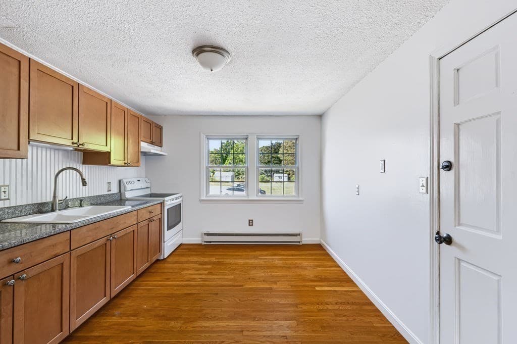 Condominium at 20 Beacon Ave # 3, Newburyport MA 01950, Newburyport, photo 9 of 26