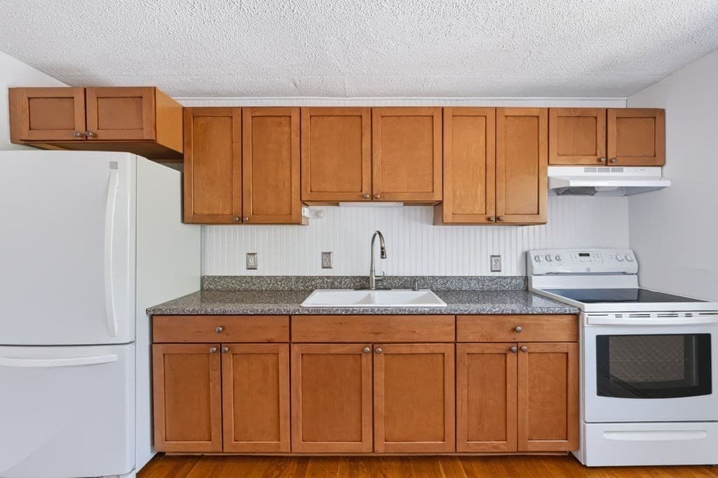 Condominium at 20 Beacon Ave # 3, Newburyport MA 01950, Newburyport, photo 11 of 26