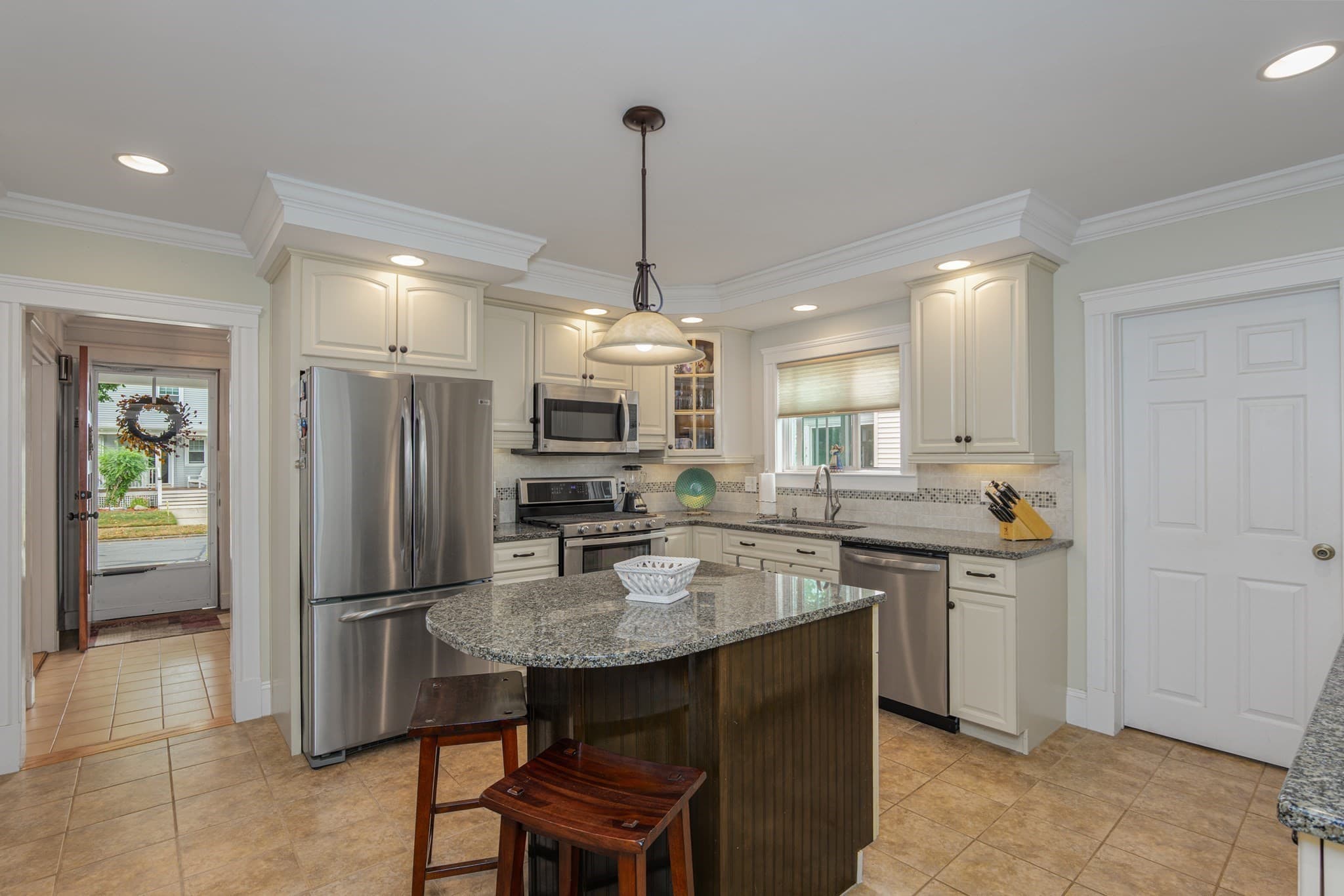 Single Family Residence at 34 Fernwood Ave, Haverhill MA 01835, Haverhill, photo 2 of 36