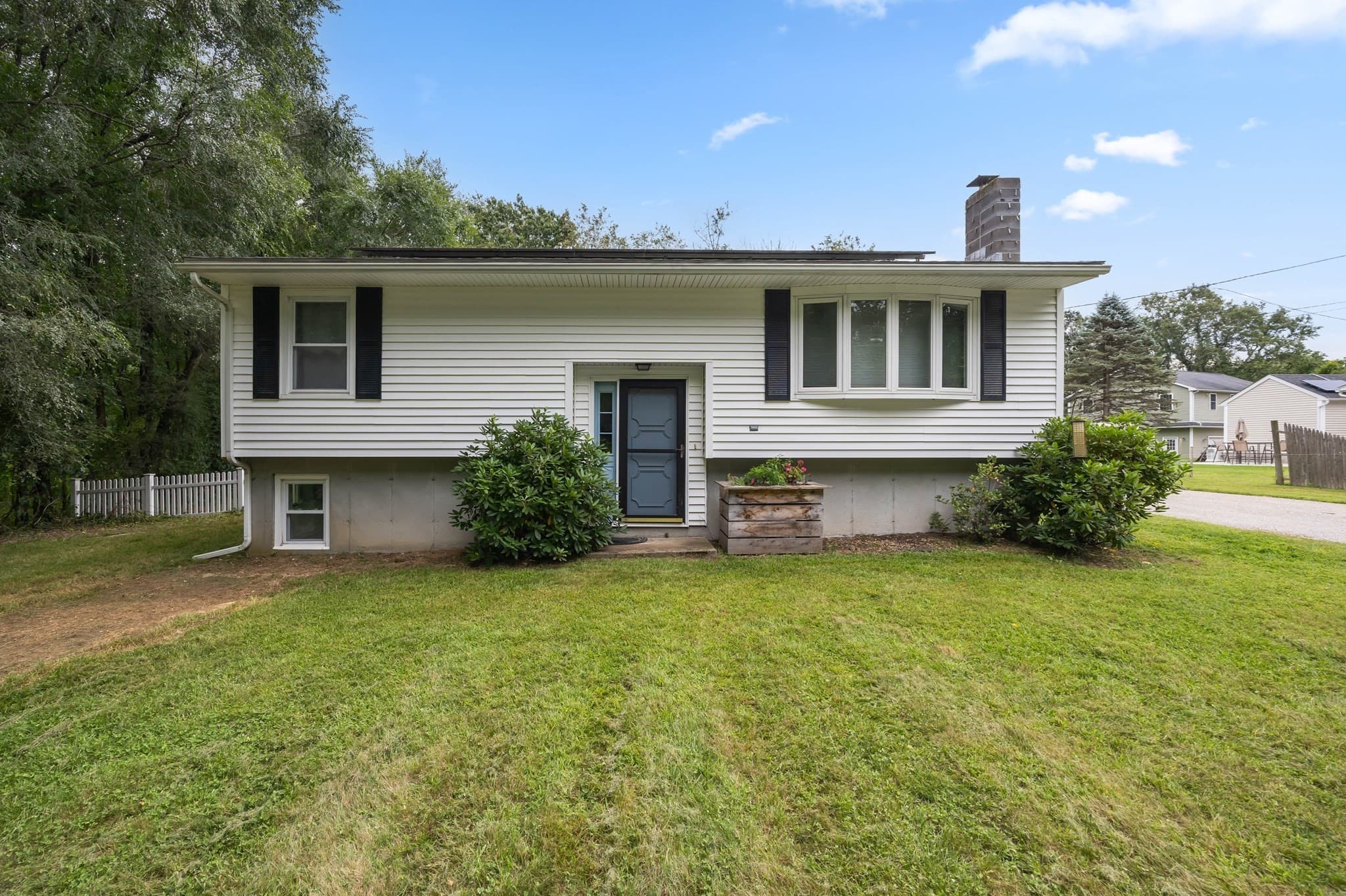 78 Ellis Rd, Southbridge MA 01550