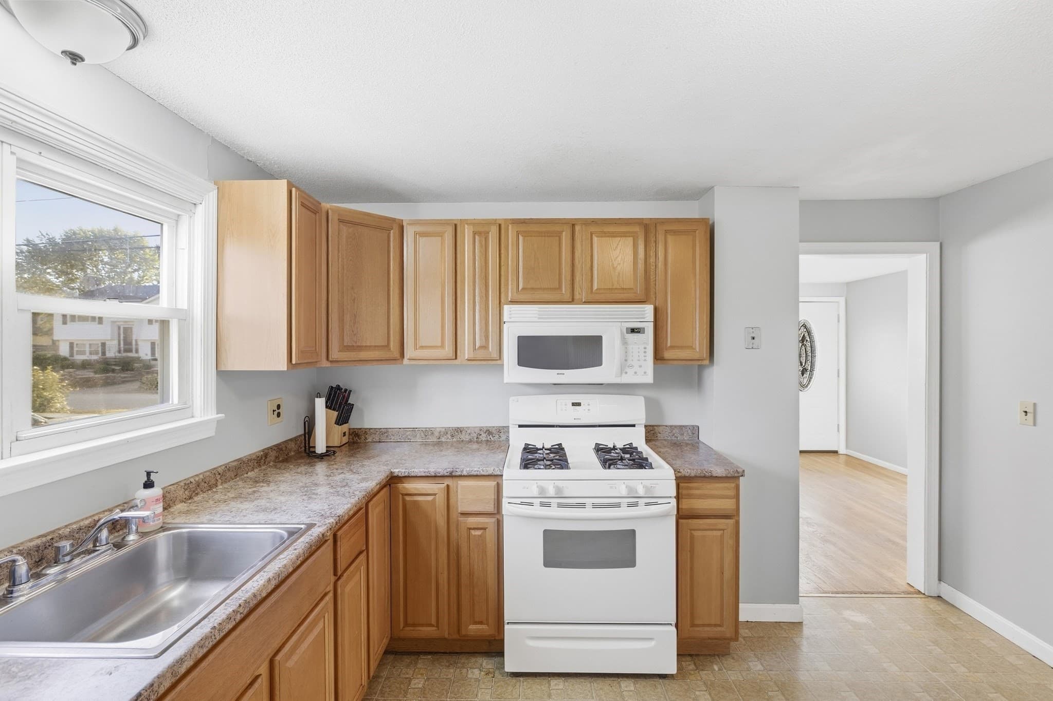 Single Family Residence at 444 Butman Rd., Lowell MA 01852, Lowell, photo 8 of 29
