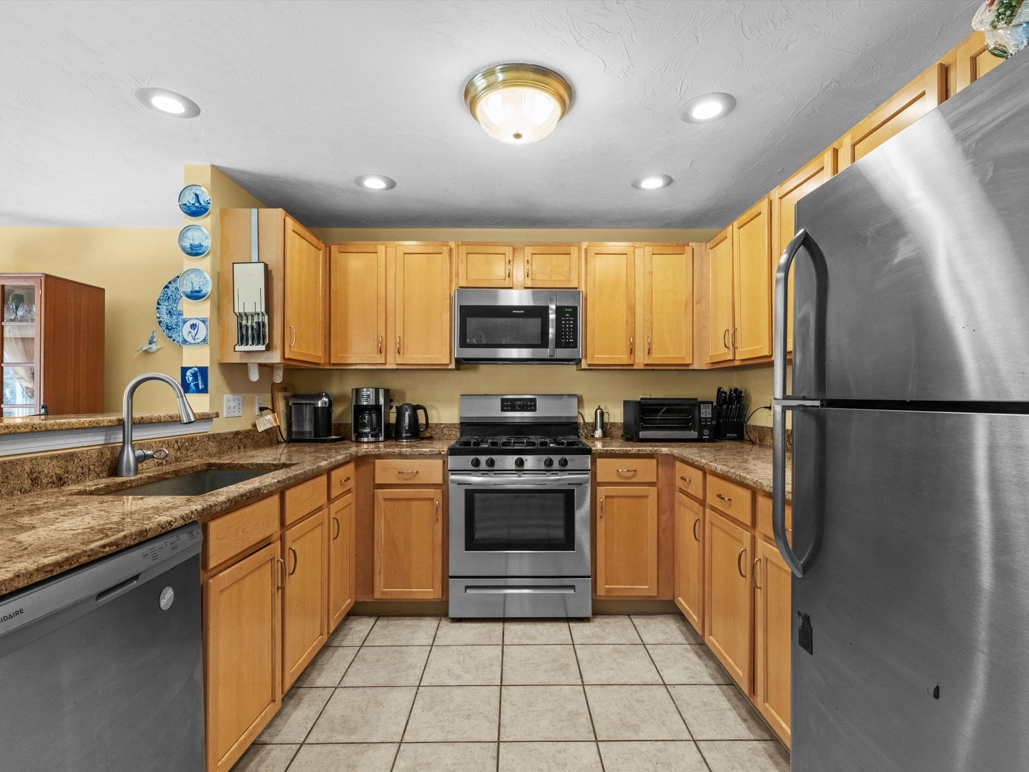 Condominium at 29 Coldspring Dr # B, Sutton MA 01590, Sutton, photo 13 of 42