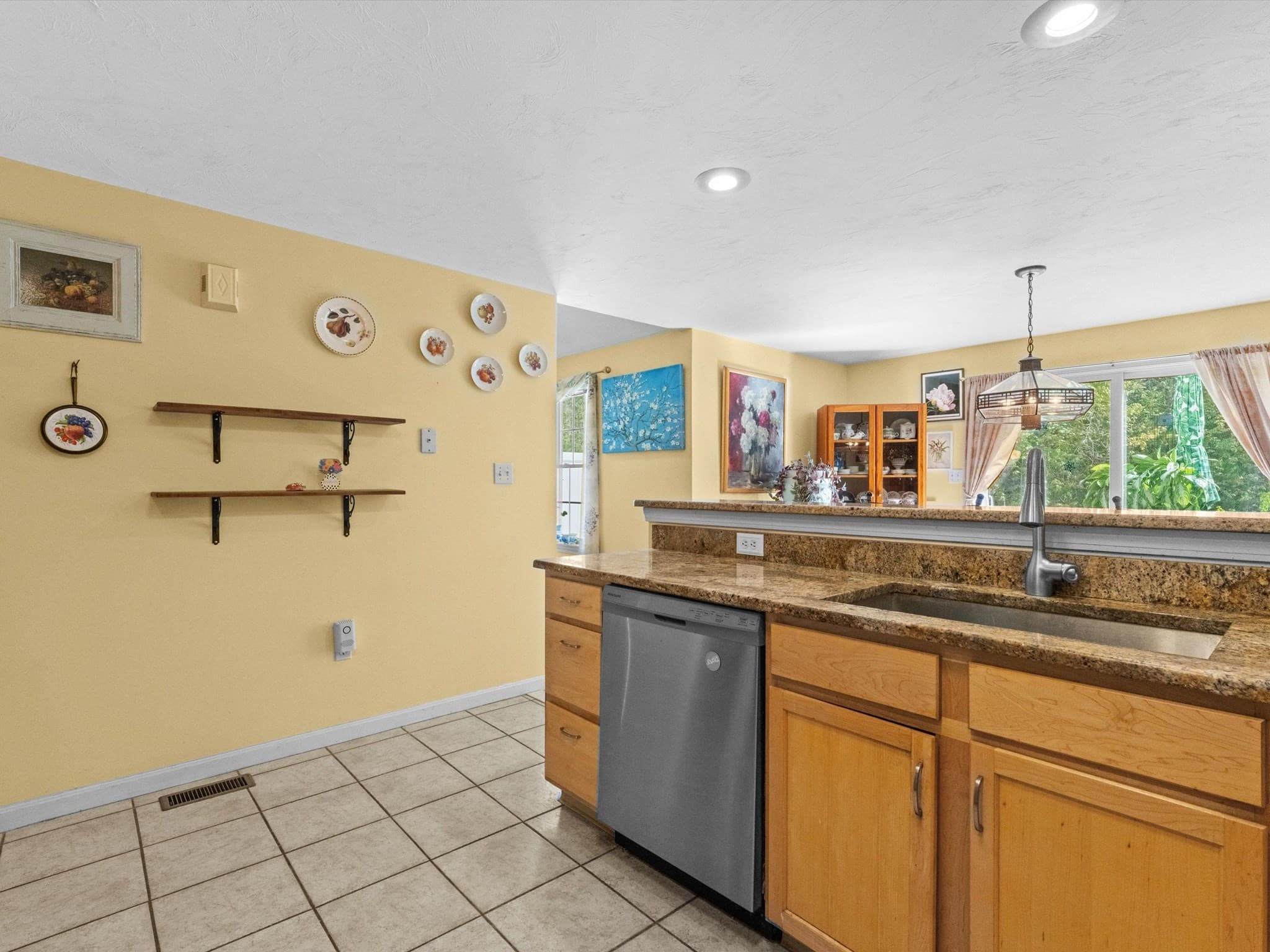 Condominium at 29 Coldspring Dr # B, Sutton MA 01590, Sutton, photo 18 of 42