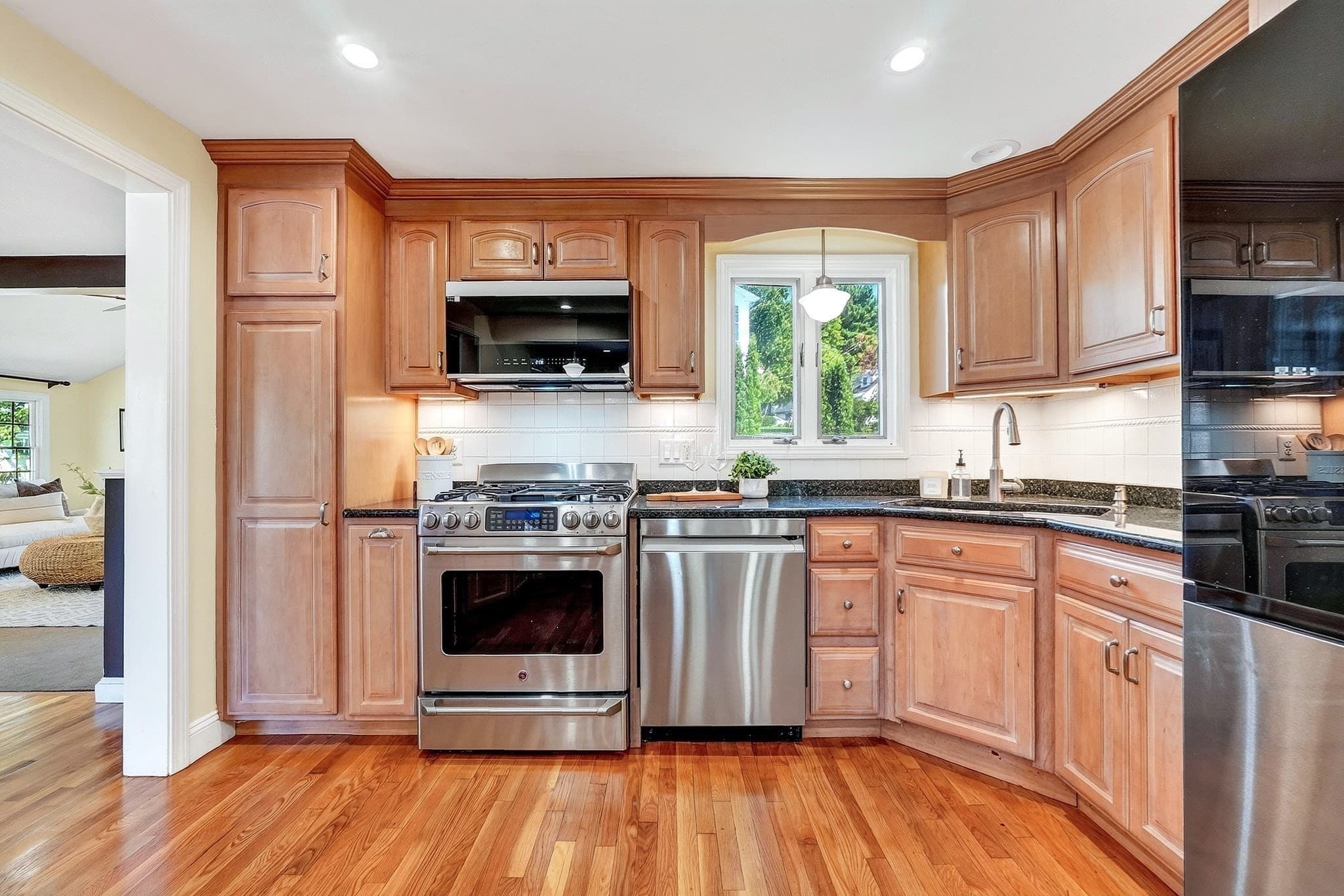 Single Family Residence at 8 Sunnyfield Road, Bedford MA 01730, Bedford, photo 2 of 30