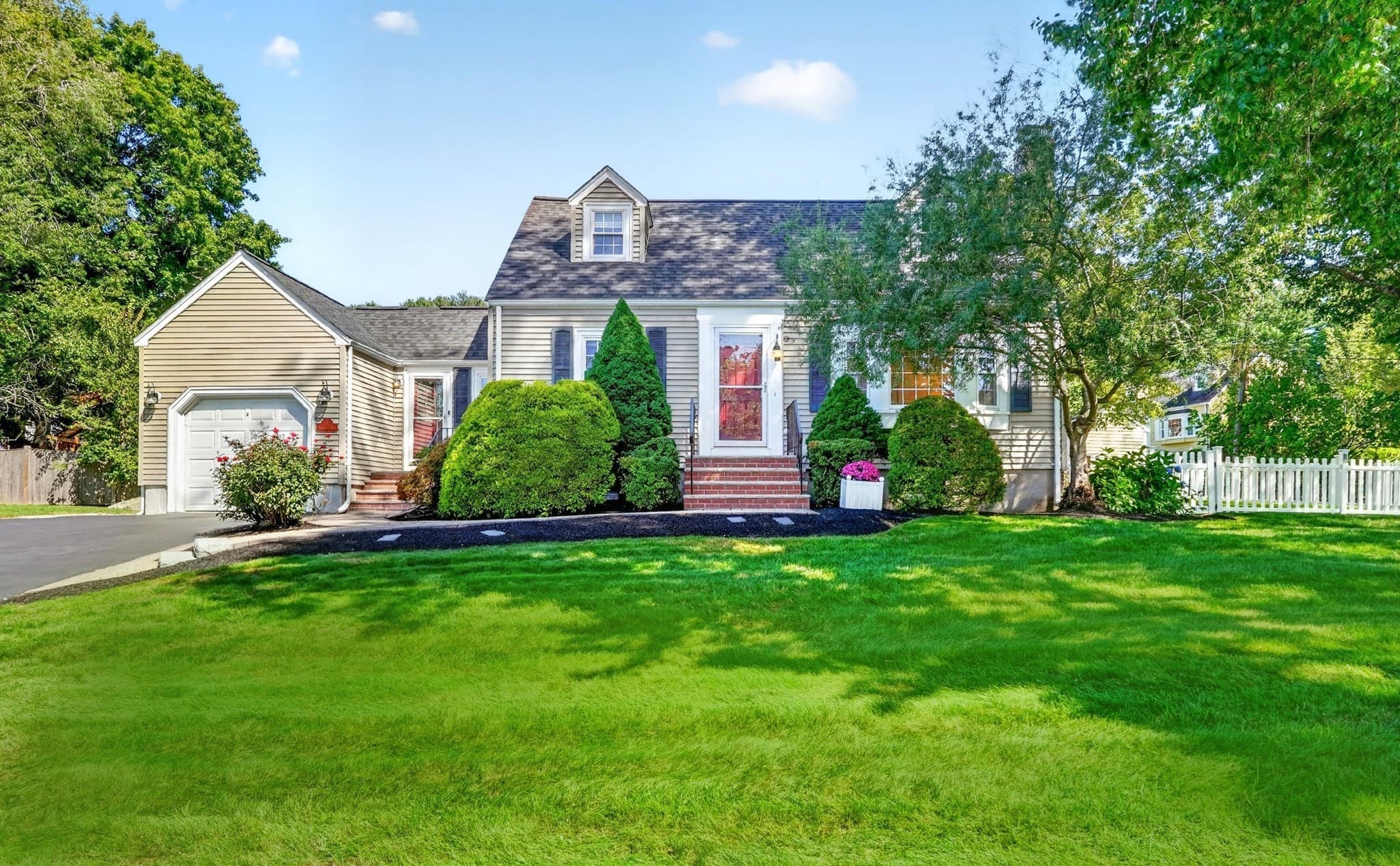 8 Sunnyfield Road, Bedford MA 01730