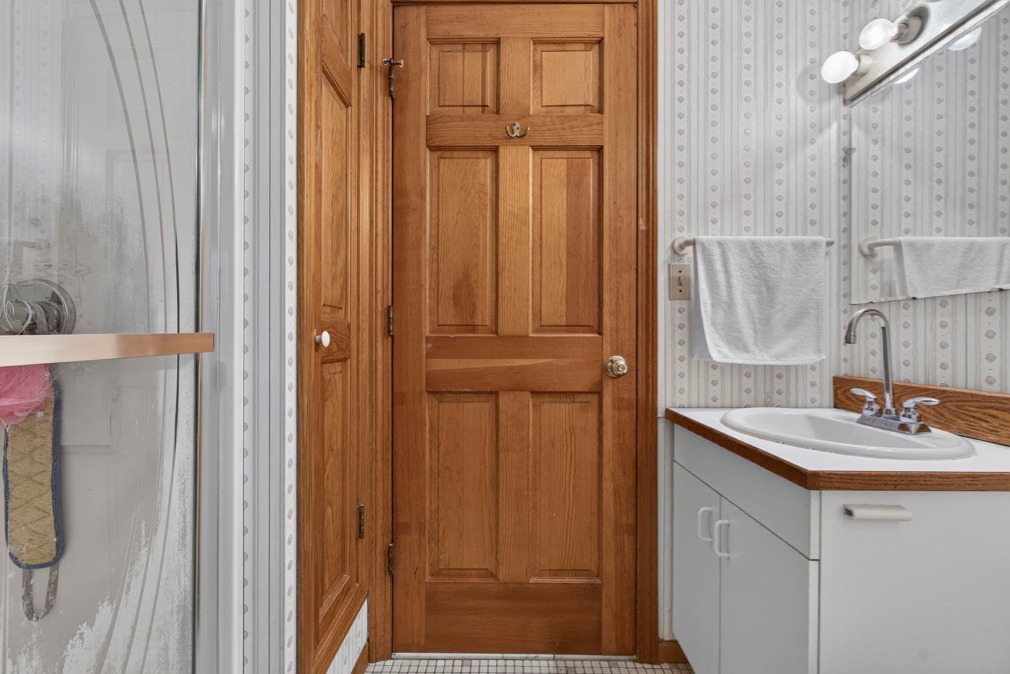 Single Family Residence at 8 Lyndale Rd, Worcester MA 01606, Worcester, photo 17 of 35
