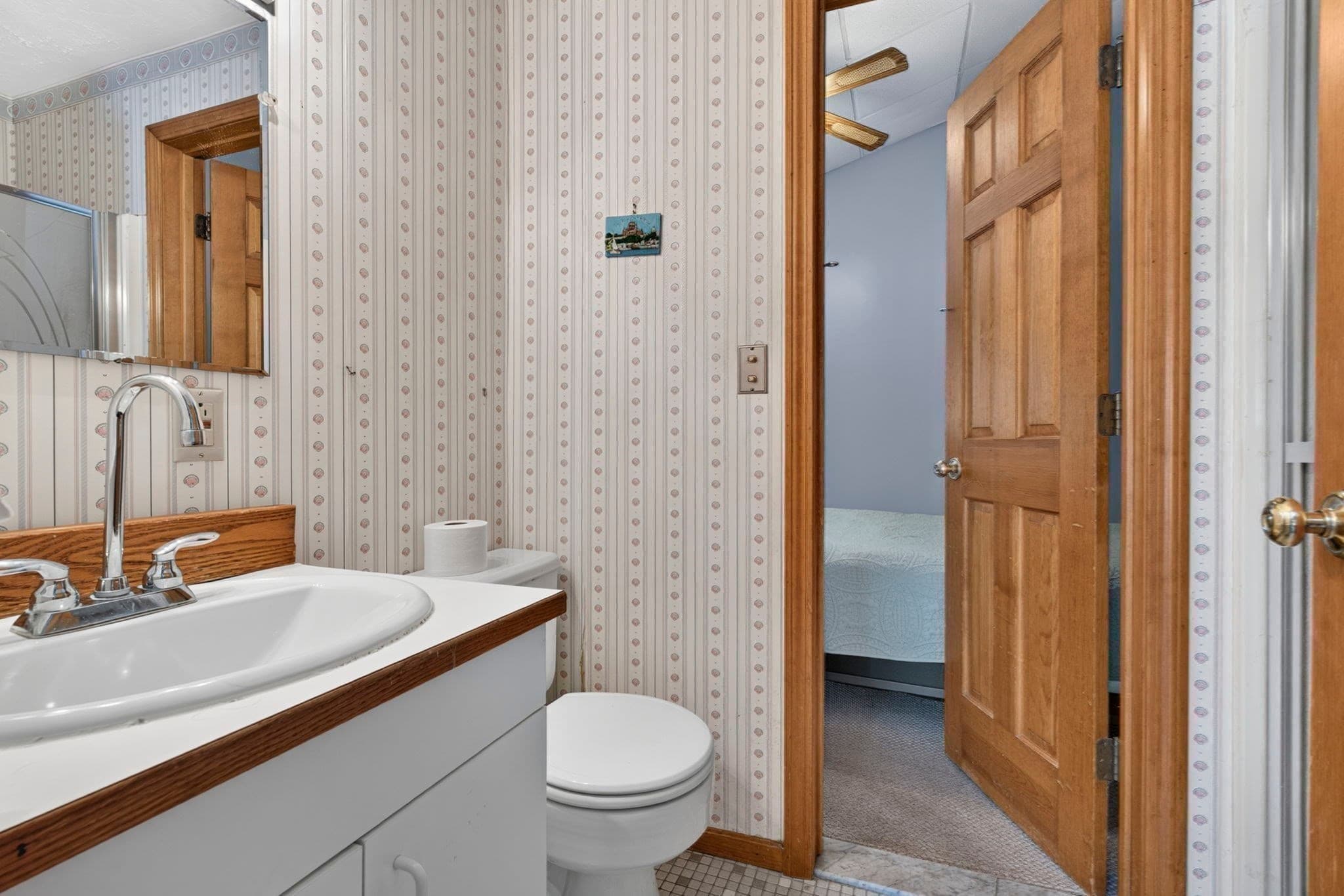 Single Family Residence at 8 Lyndale Rd, Worcester MA 01606, Worcester, photo 16 of 35