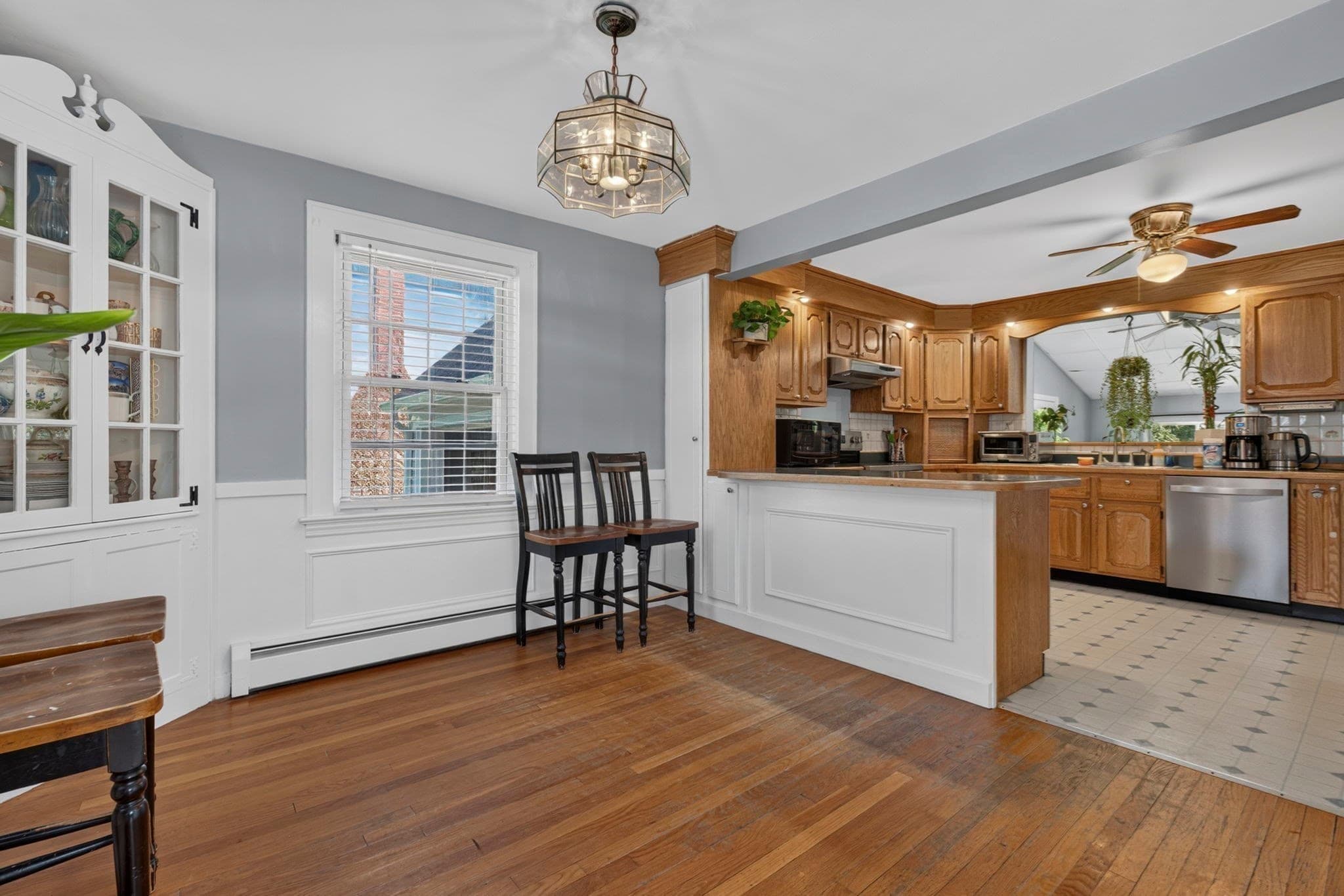 Single Family Residence at 8 Lyndale Rd, Worcester MA 01606, Worcester, photo 10 of 35