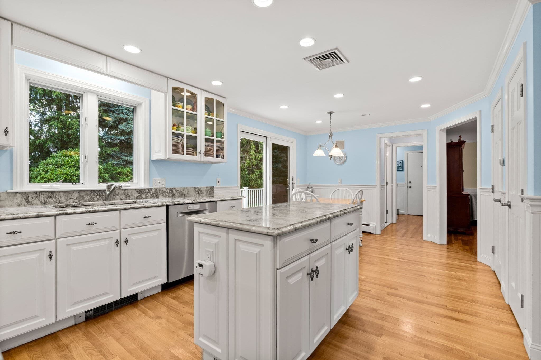 Single Family Residence at 9 Eisenhower Circle, Wellesley MA 02482, Wellesley, photo 7 of 38