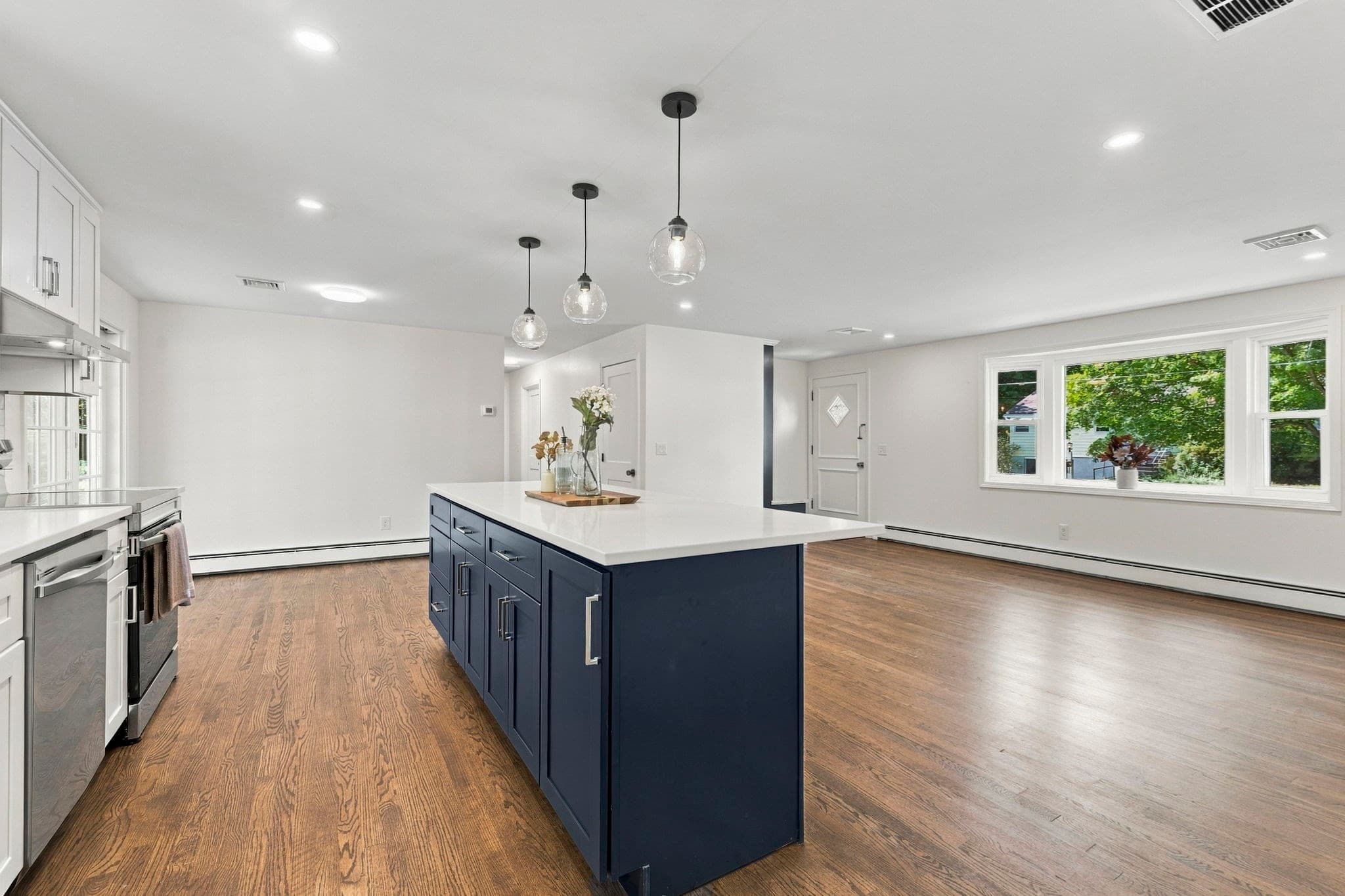 Single Family Residence at 146 Helen Dr, Marlborough MA 01752, Marlborough, photo 2 of 18