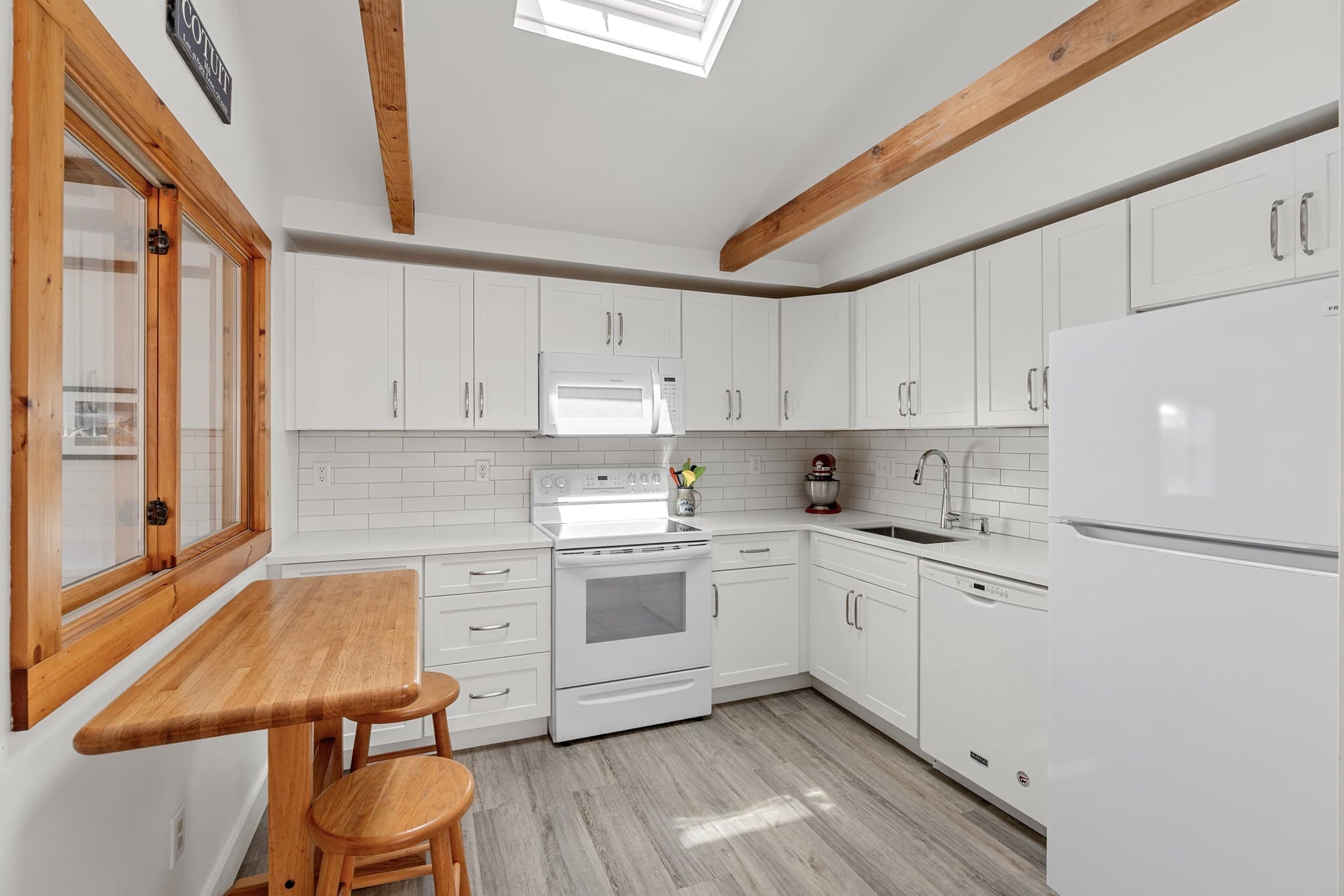 Single Family Residence at 248 Poponessett Rd, Barnstable MA 02635, Barnstable, photo 9 of 42