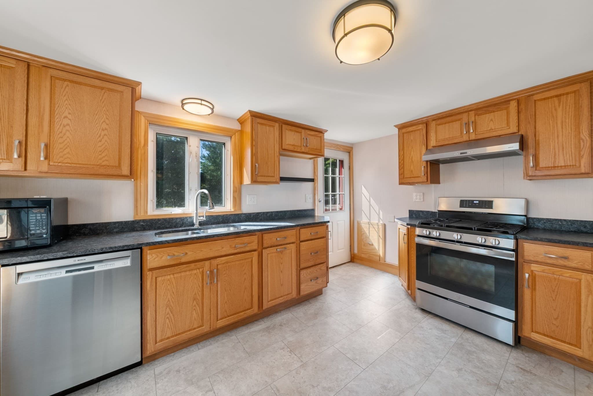 Single Family Residence at 41 Jones Ave, Randolph MA 02368, Randolph, photo 8 of 42
