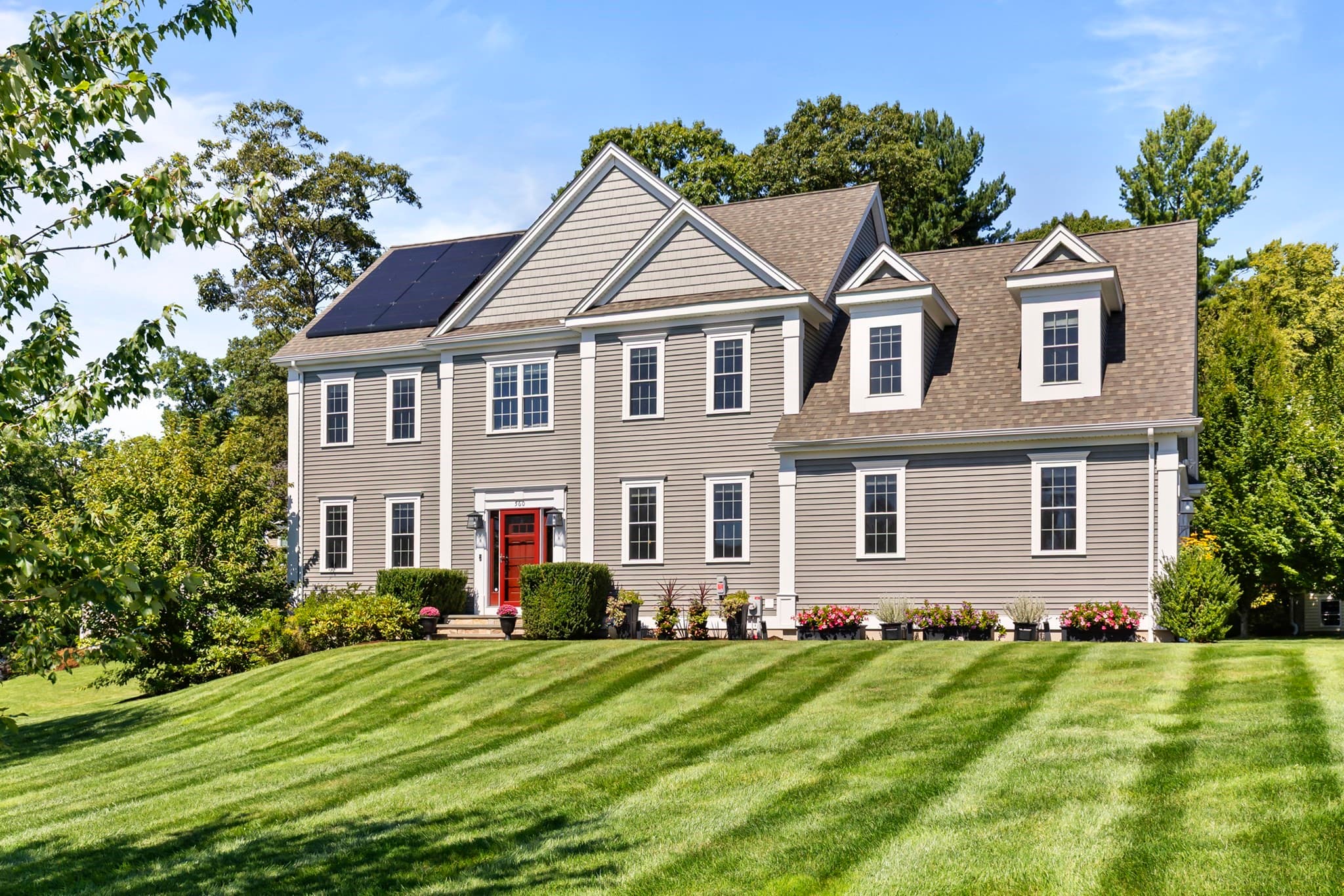 560 Shining Rock Dr, Northbridge MA 01534