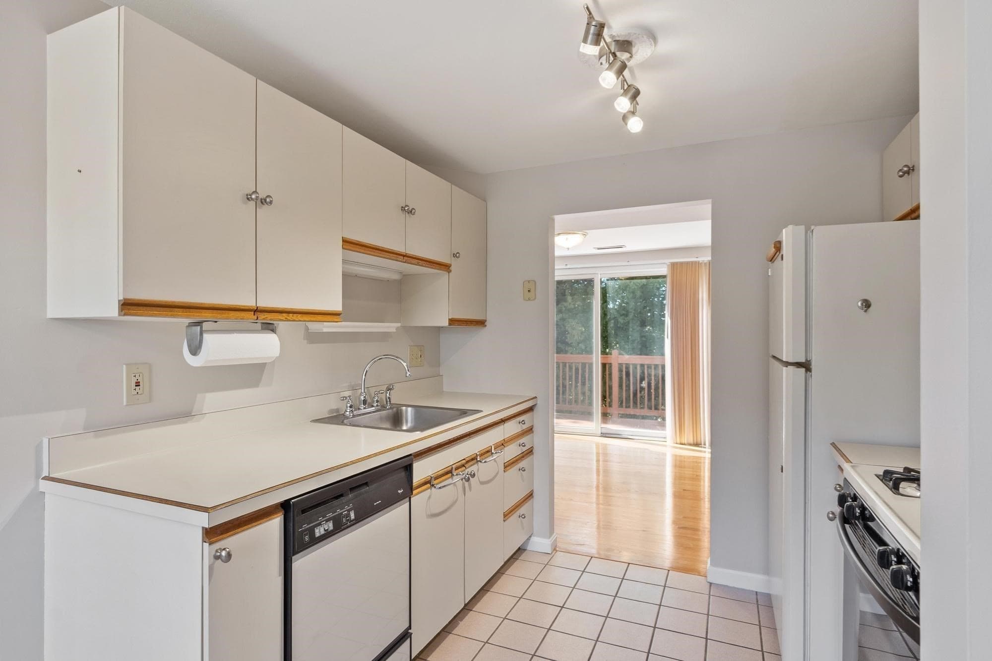 Condominium at 6 Brandee # 6, Methuen MA 01844, Methuen, photo 12 of 41