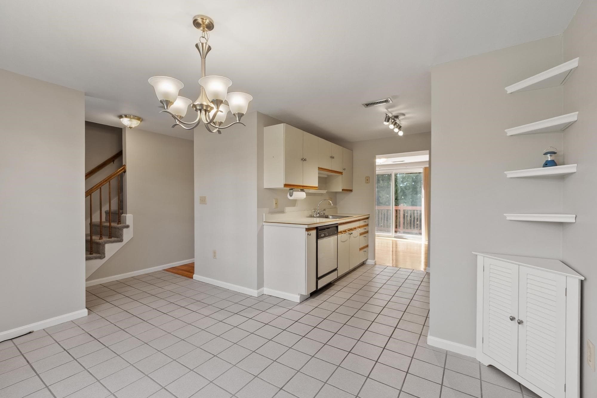 Condominium at 6 Brandee # 6, Methuen MA 01844, Methuen, photo 34 of 41