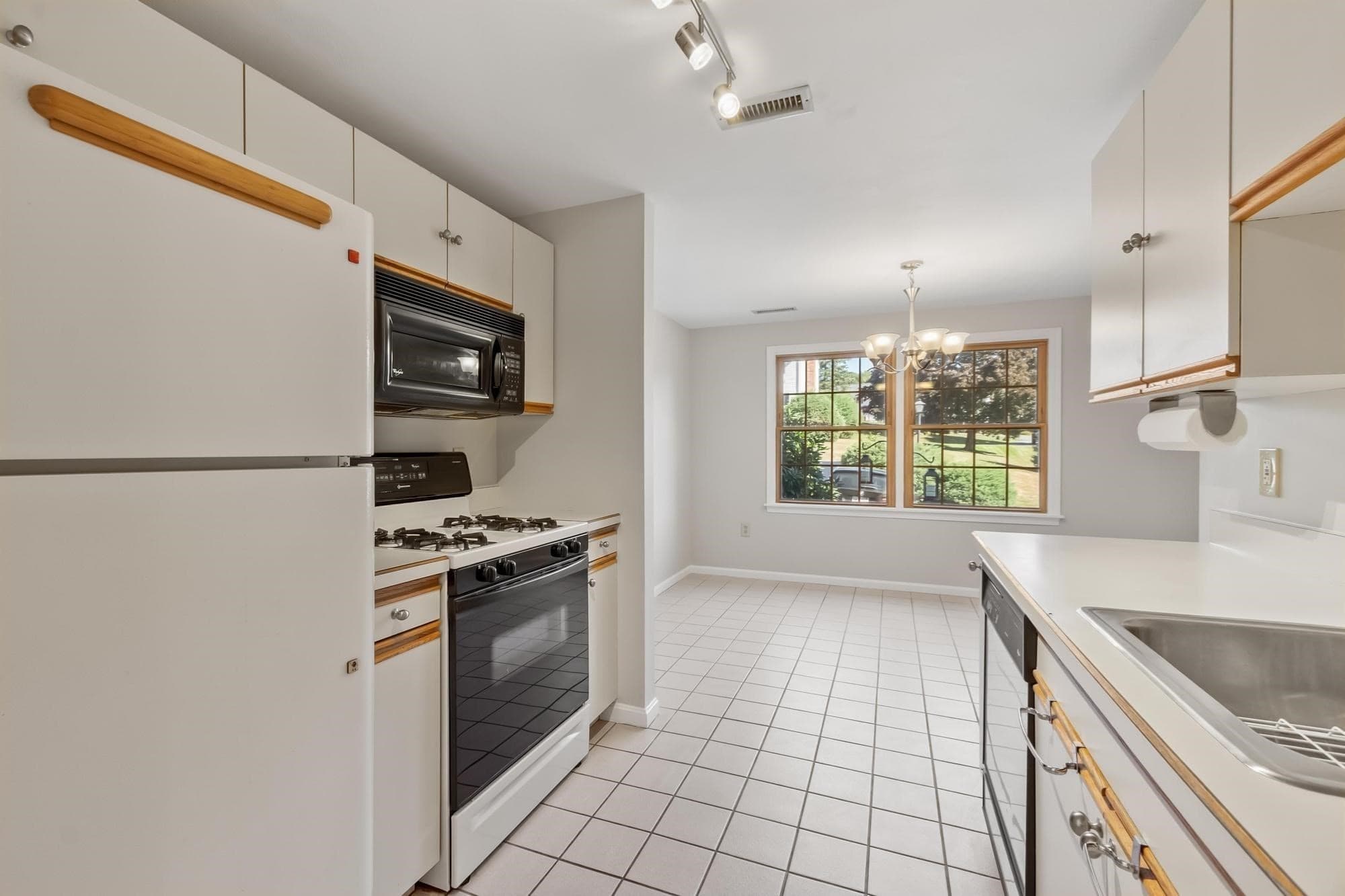 Condominium at 6 Brandee # 6, Methuen MA 01844, Methuen, photo 14 of 41